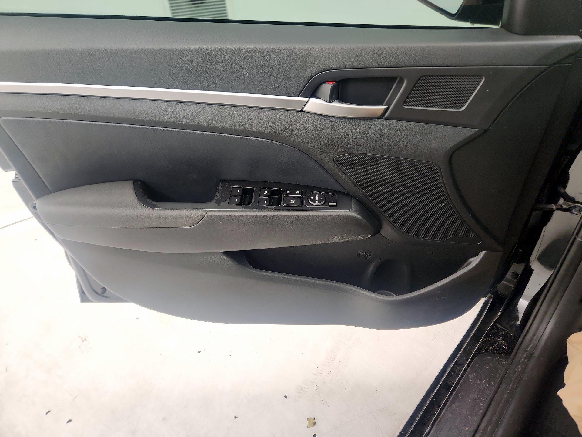 Thumbnail: 2019 Hyundai Elantra - 12