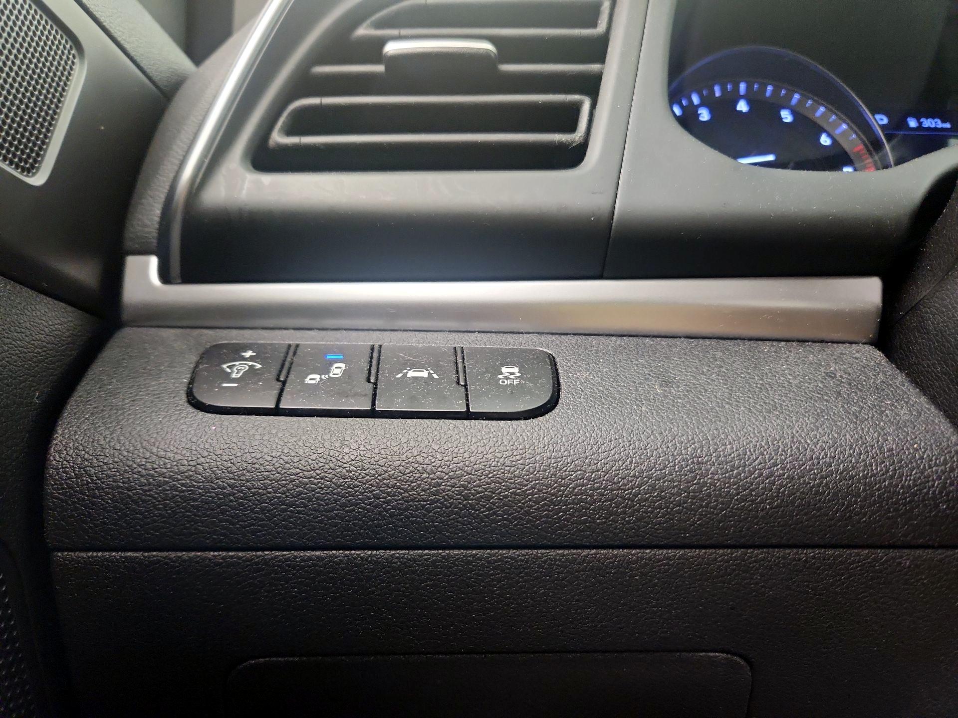 Thumbnail: 2019 Hyundai Elantra - 13