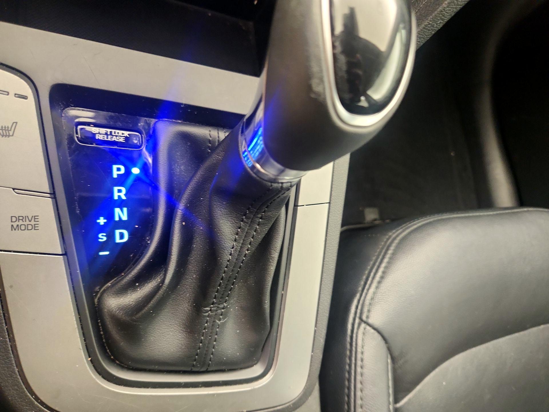 Thumbnail: 2019 Hyundai Elantra - 17