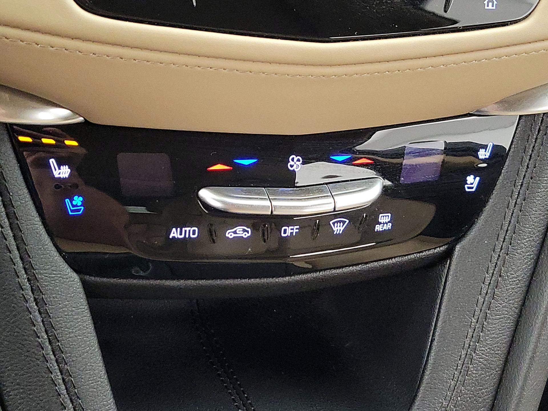 Thumbnail: 2022 Cadillac XT5 - 17