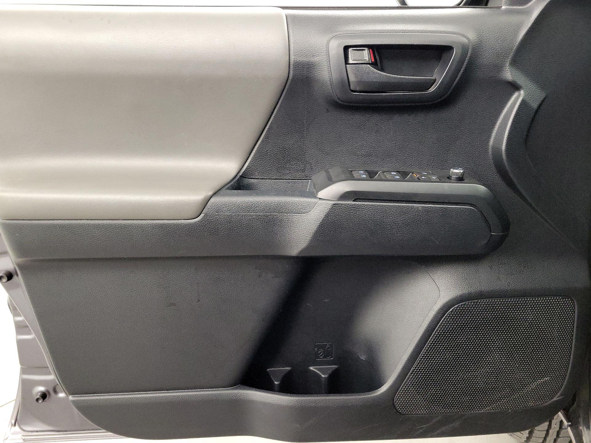 Thumbnail: 2018 Toyota Tacoma - 12