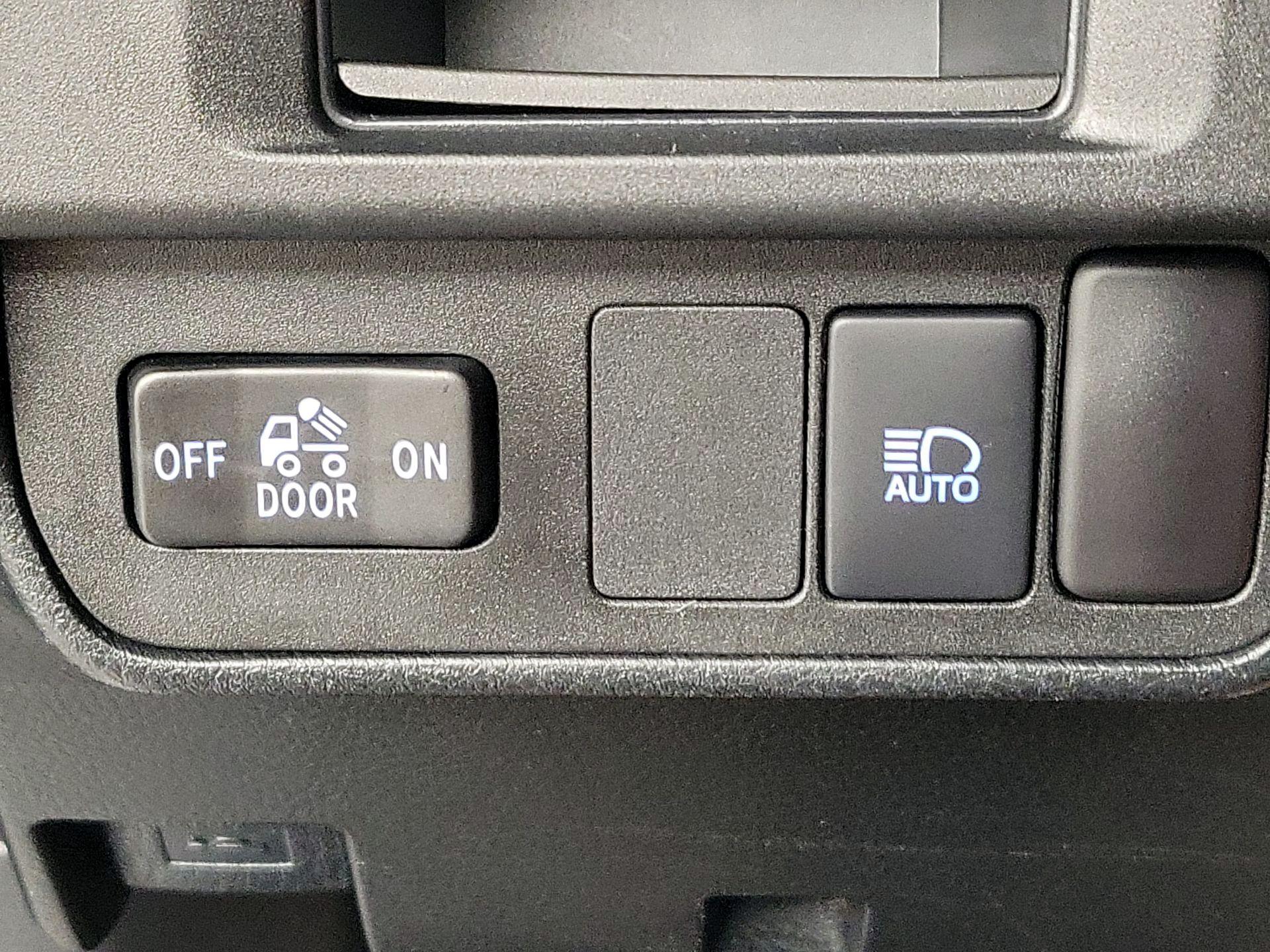 Thumbnail: 2018 Toyota Tacoma - 13