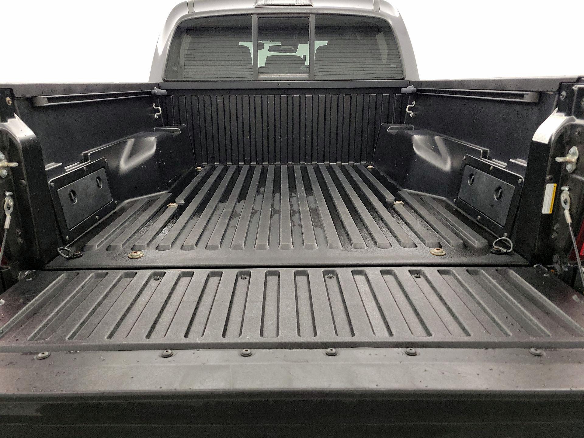 Thumbnail: 2018 Toyota Tacoma - 20