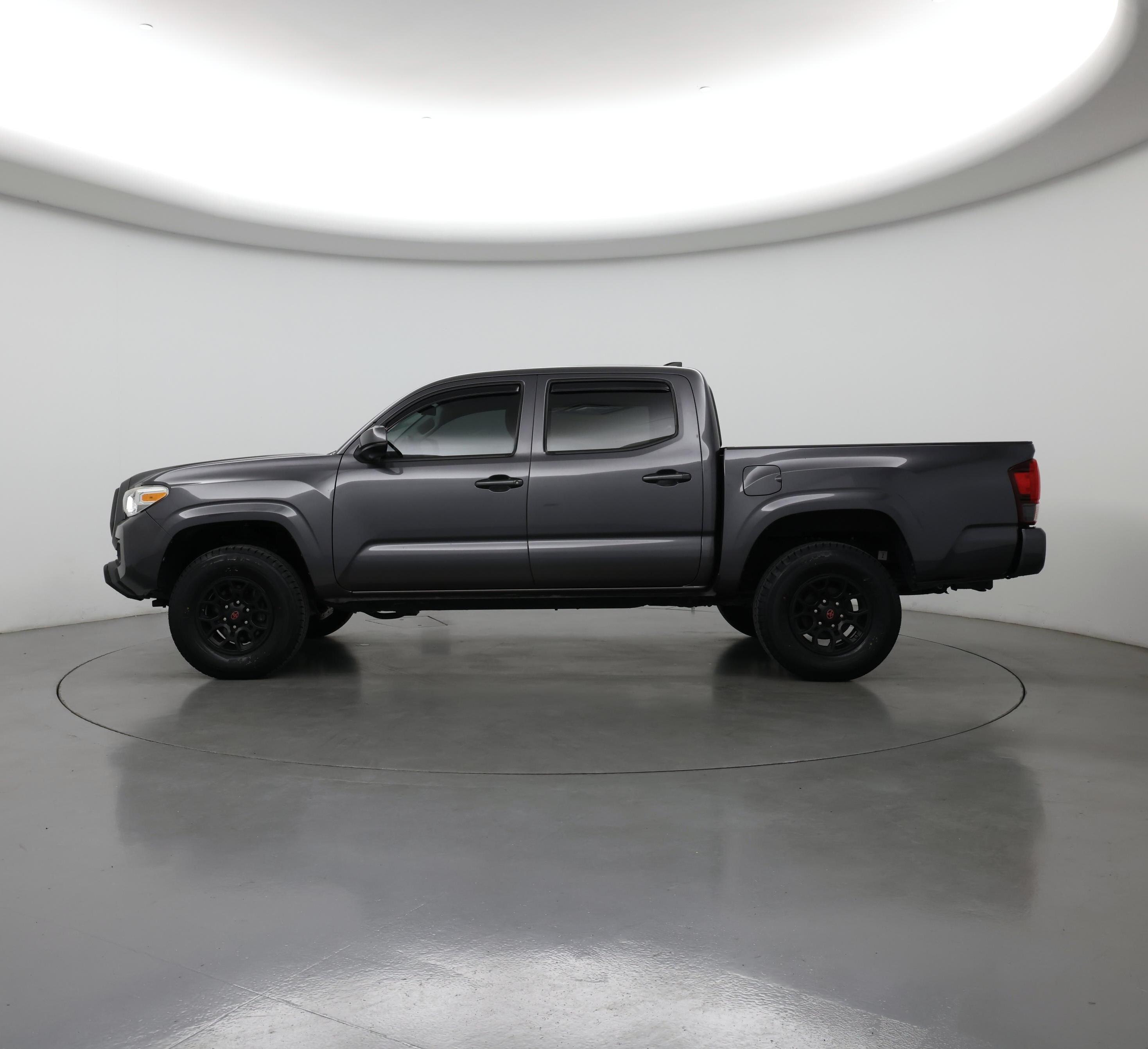 Thumbnail: 2018 Toyota Tacoma - 3