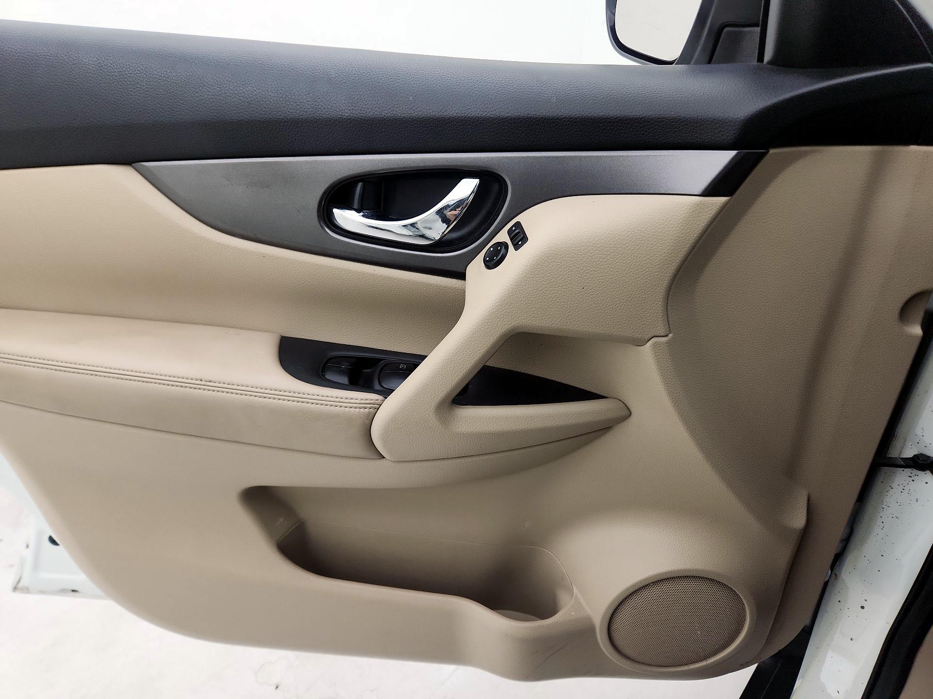 Thumbnail: 2016 Nissan Rogue - 12