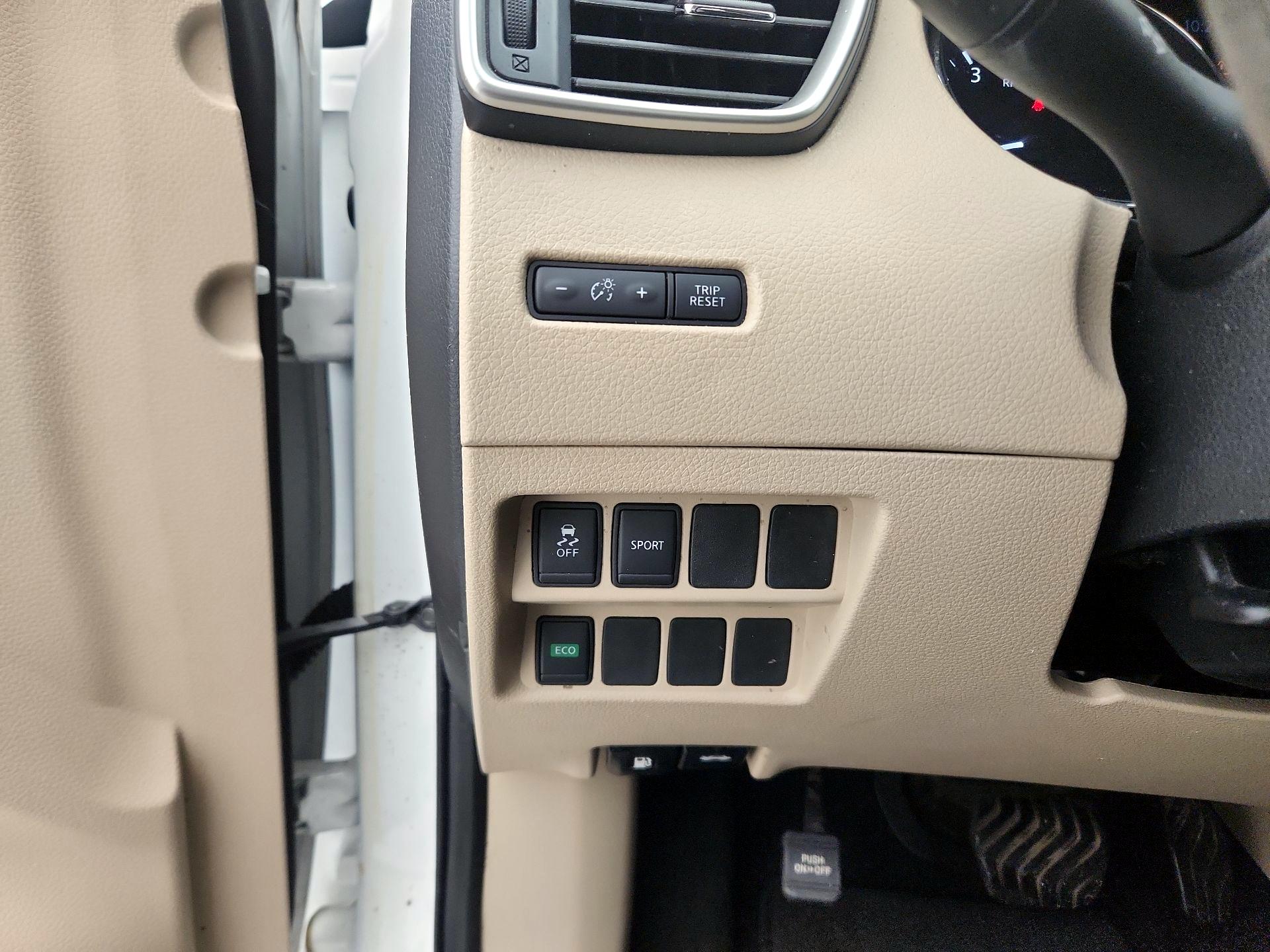 Thumbnail: 2016 Nissan Rogue - 13