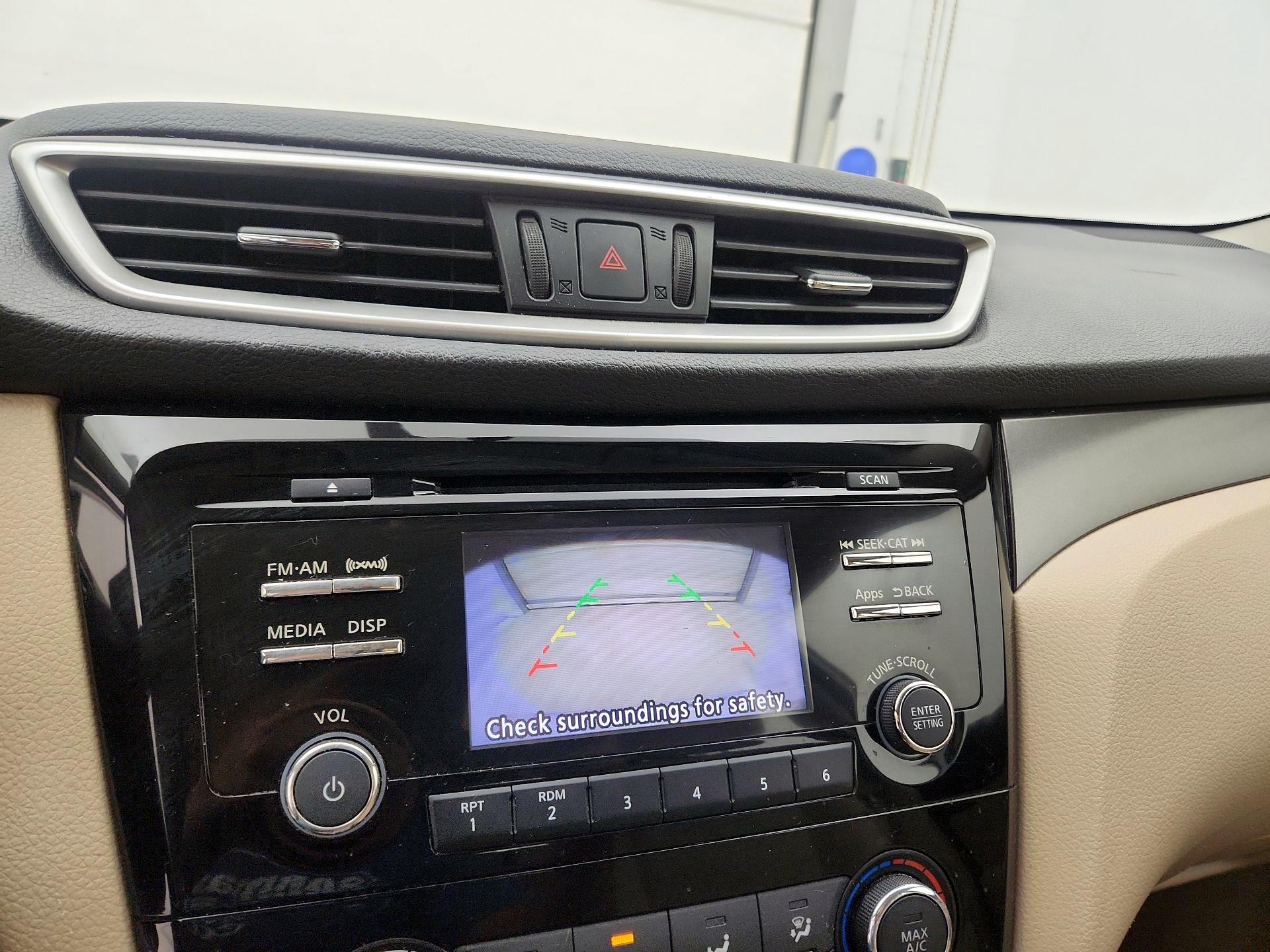 Thumbnail: 2016 Nissan Rogue - 14