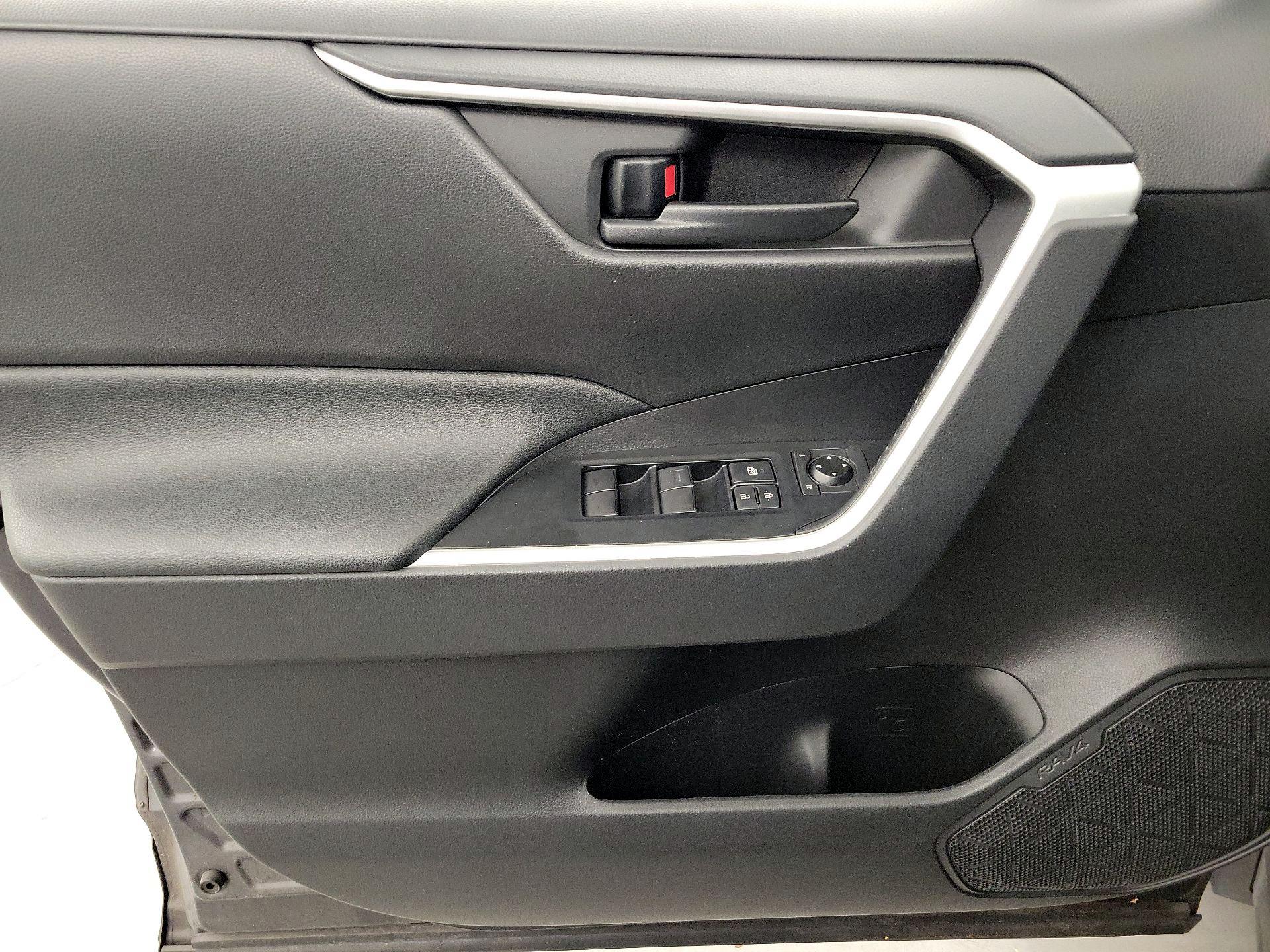 Thumbnail: 2021 Toyota RAV4 - 12