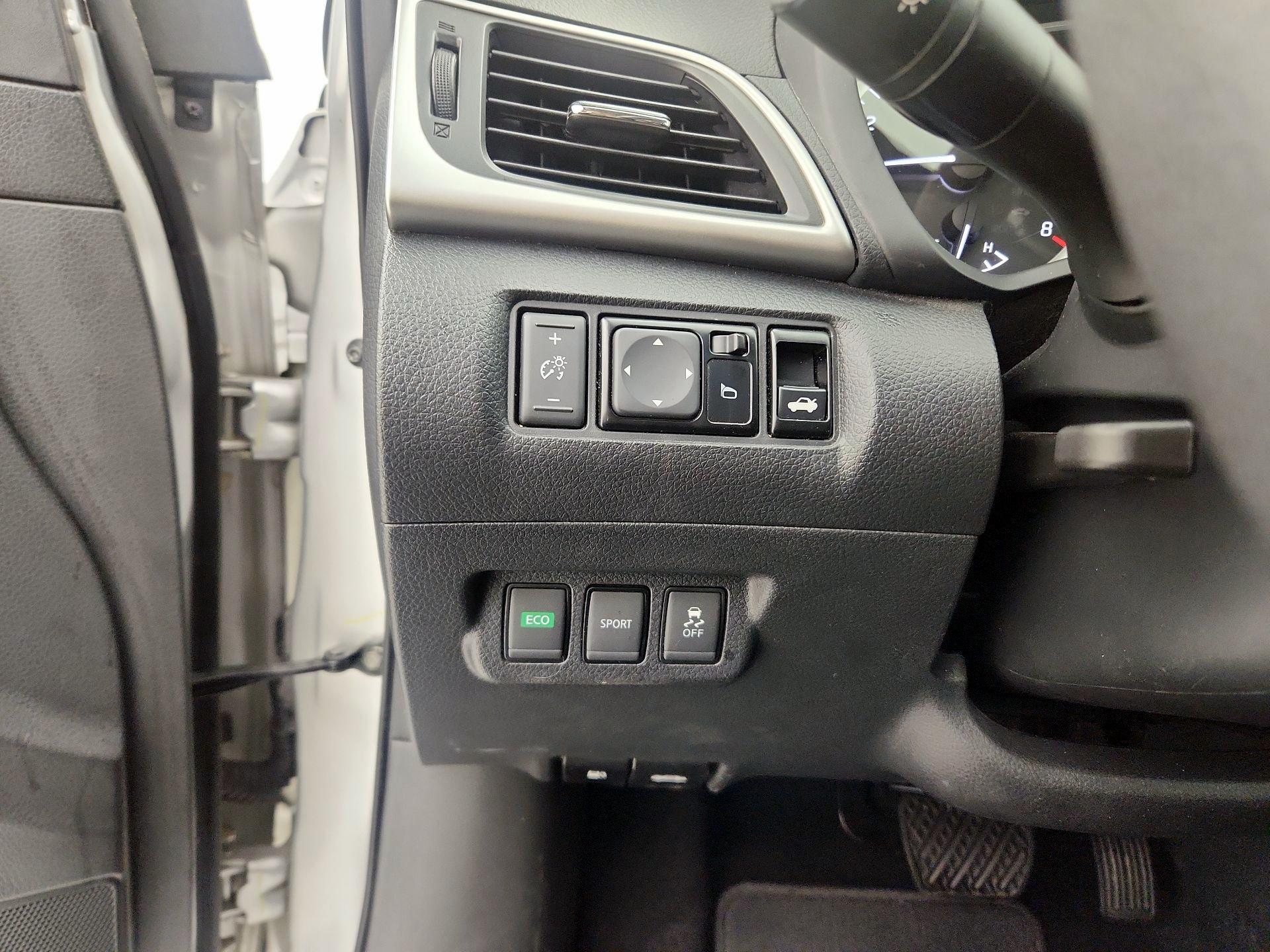 Thumbnail: 2017 Nissan Sentra - 13