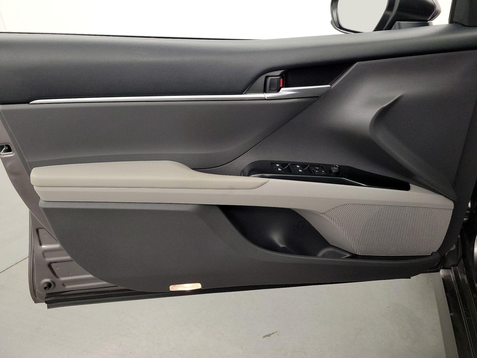 Thumbnail: 2018 Toyota Camry - 12