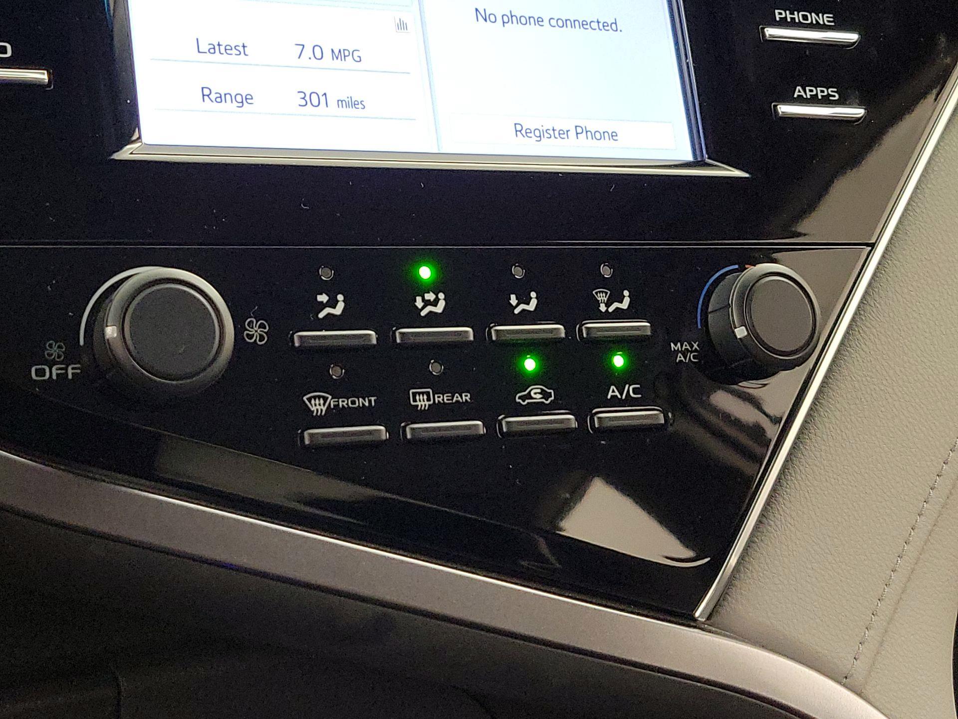 Thumbnail: 2018 Toyota Camry - 16