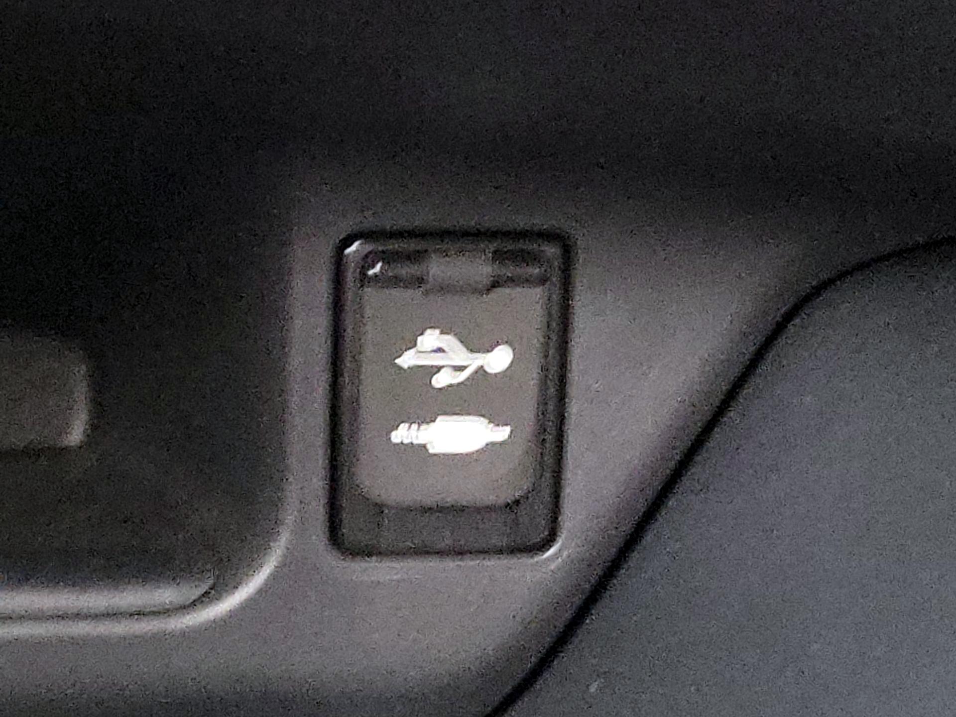 Thumbnail: 2019 Toyota C-HR - 19