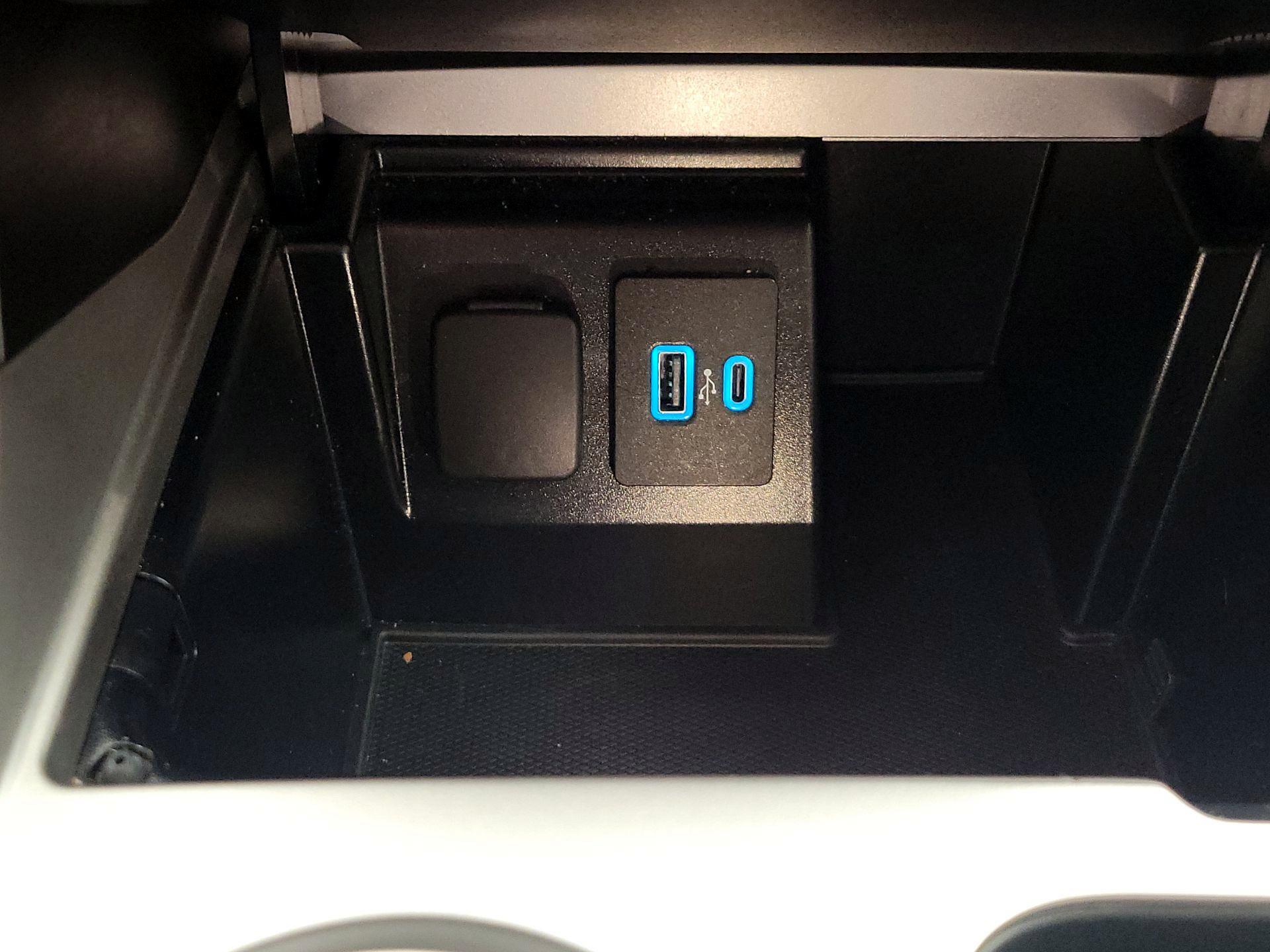 Thumbnail: 2020 Ford Explorer - 18