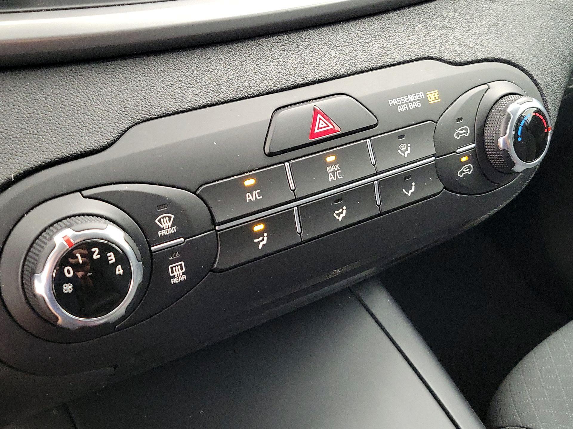 Thumbnail: 2020 Kia Sorento - 16