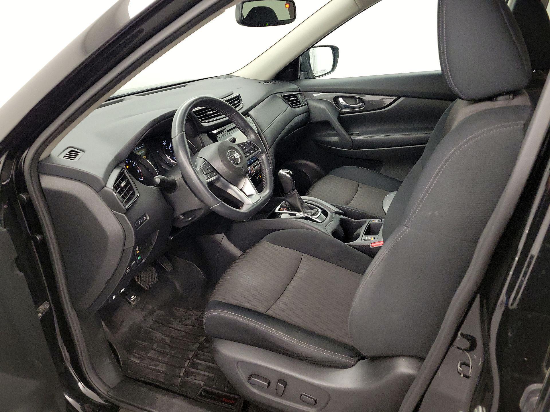 Thumbnail: 2017 Nissan Rogue - 11