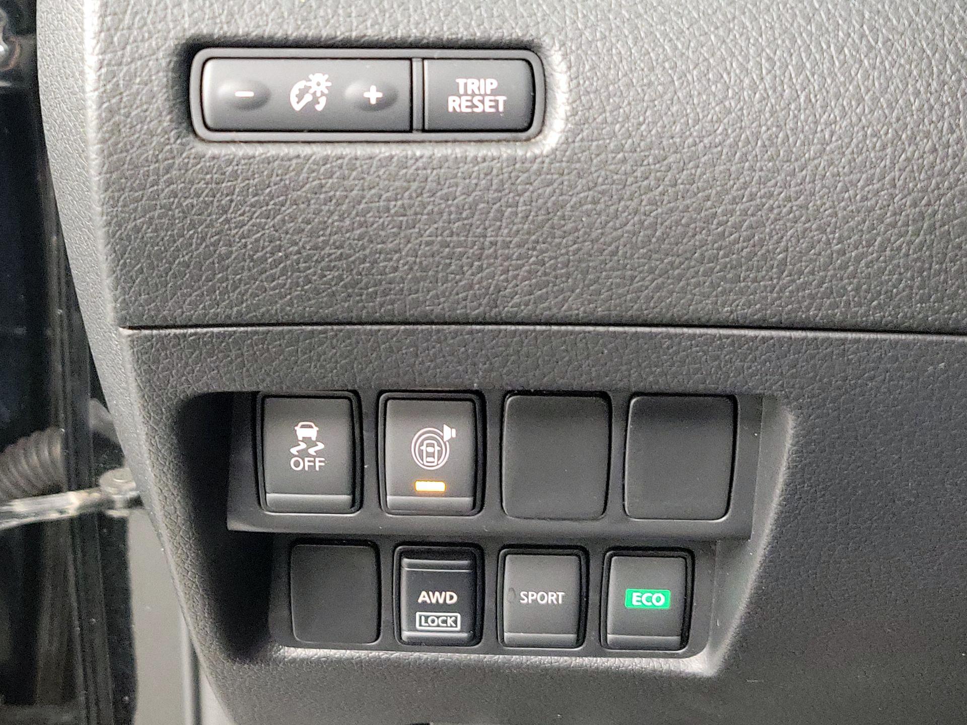 Thumbnail: 2017 Nissan Rogue - 13