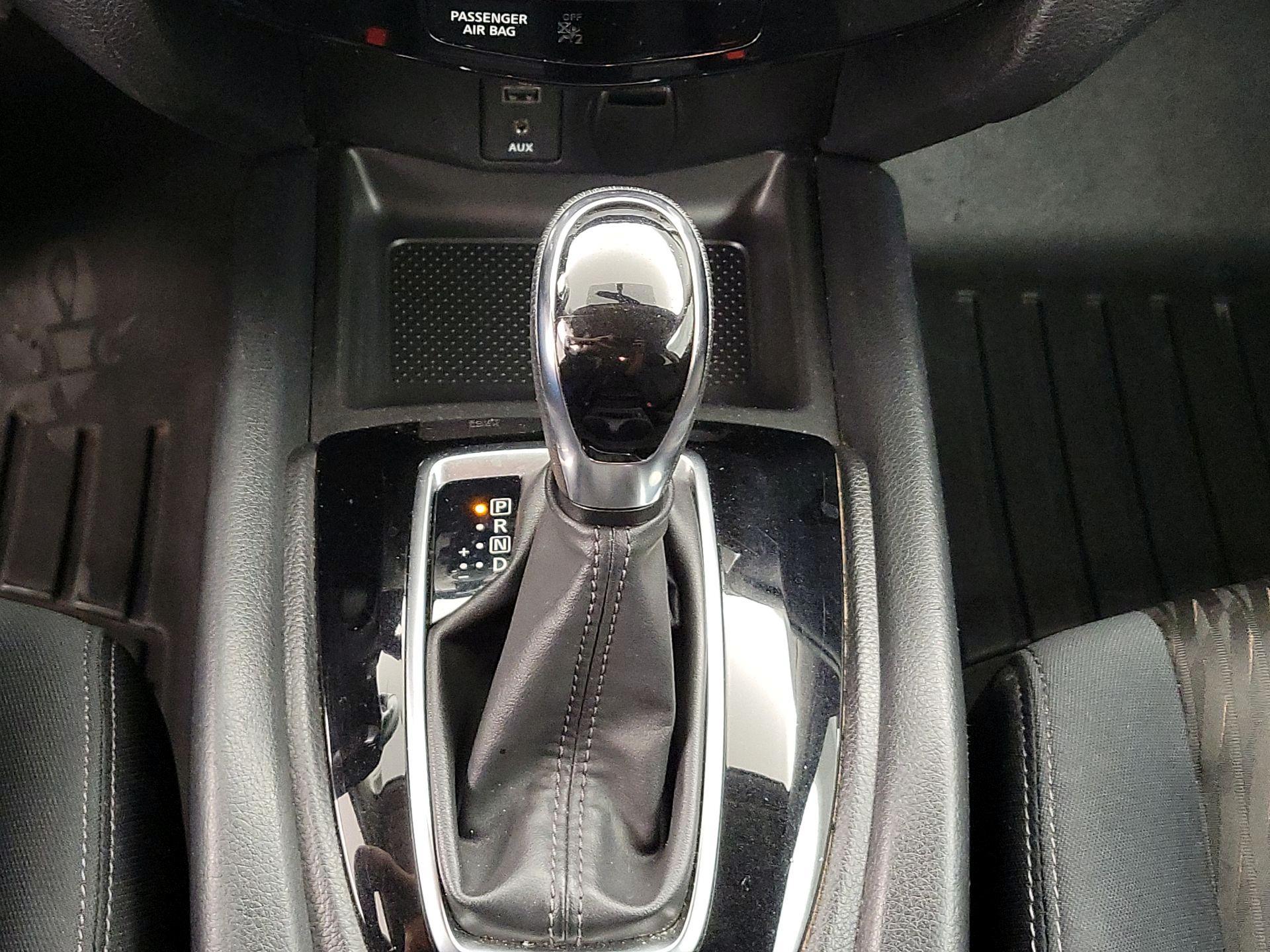 Thumbnail: 2017 Nissan Rogue - 17