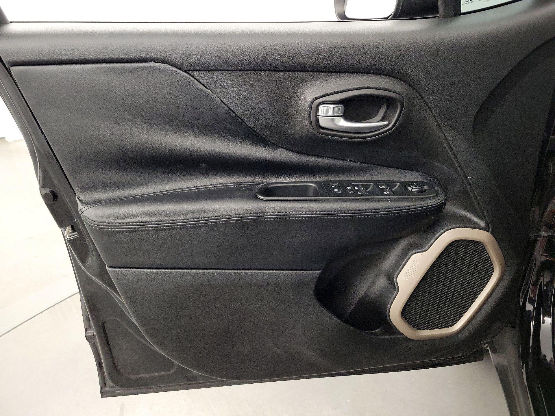 Thumbnail: 2015 Jeep Renegade - 12