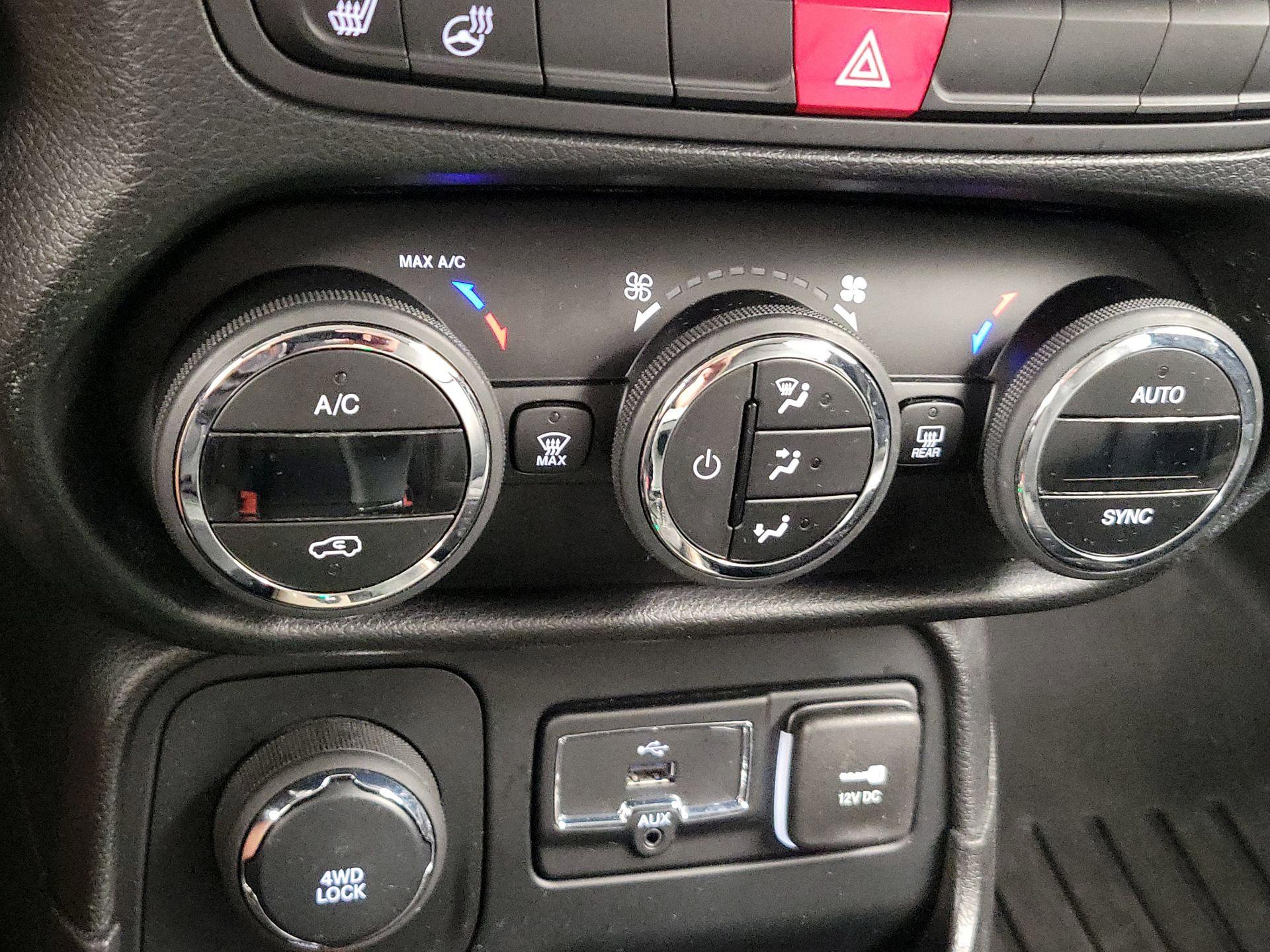 Thumbnail: 2015 Jeep Renegade - 16