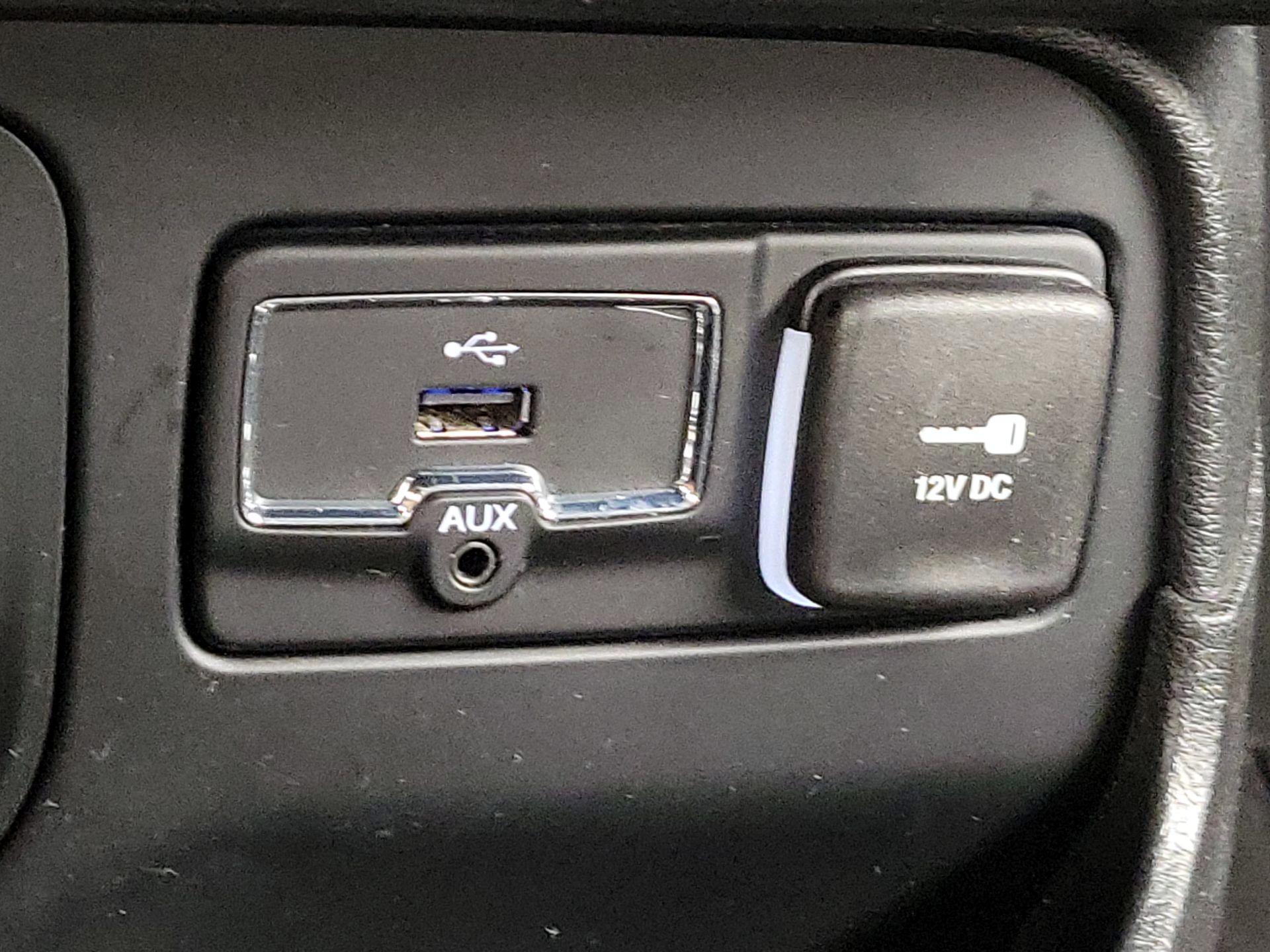 Thumbnail: 2015 Jeep Renegade - 18