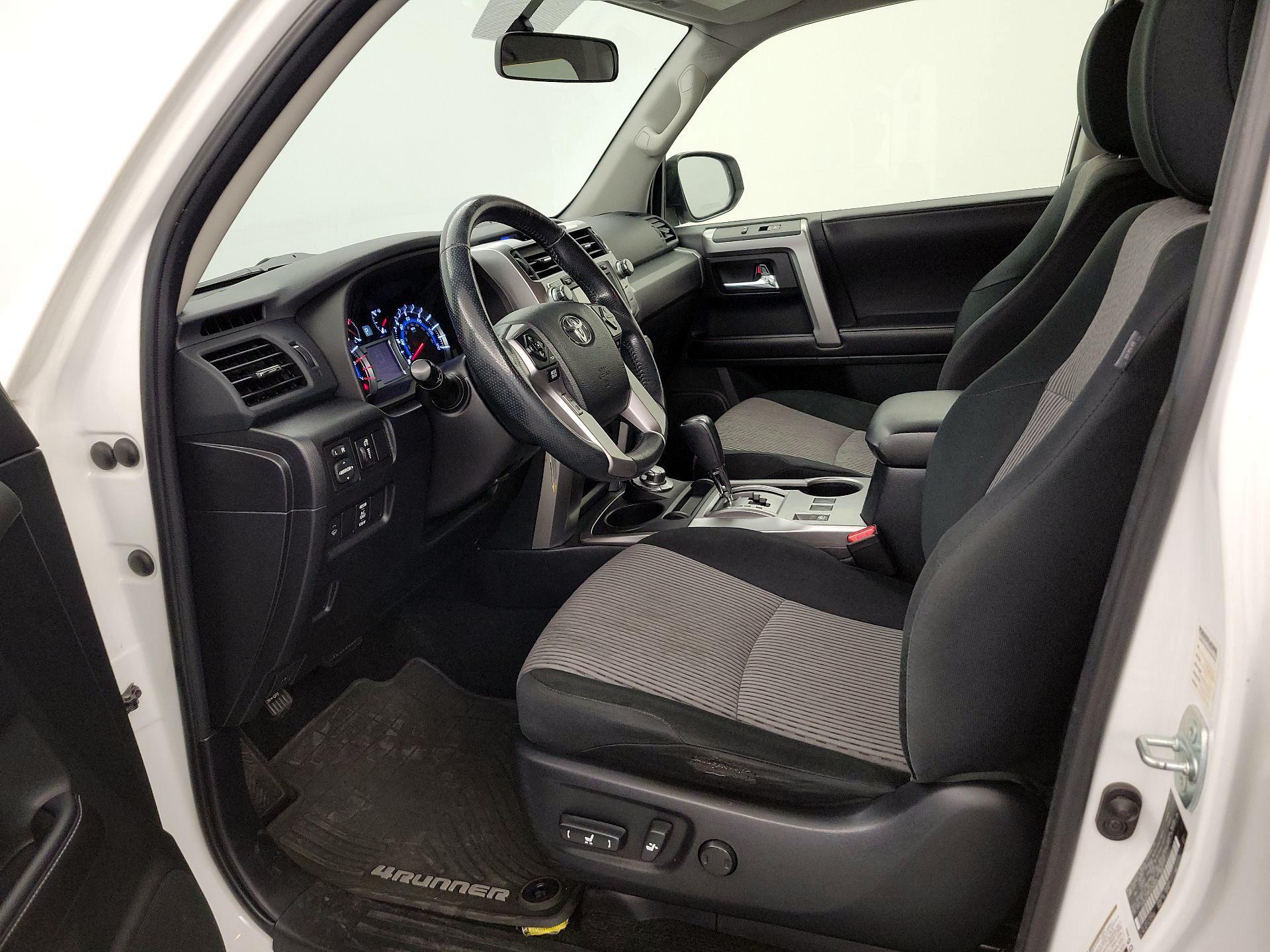 Thumbnail: 2016 Toyota 4Runner - 11