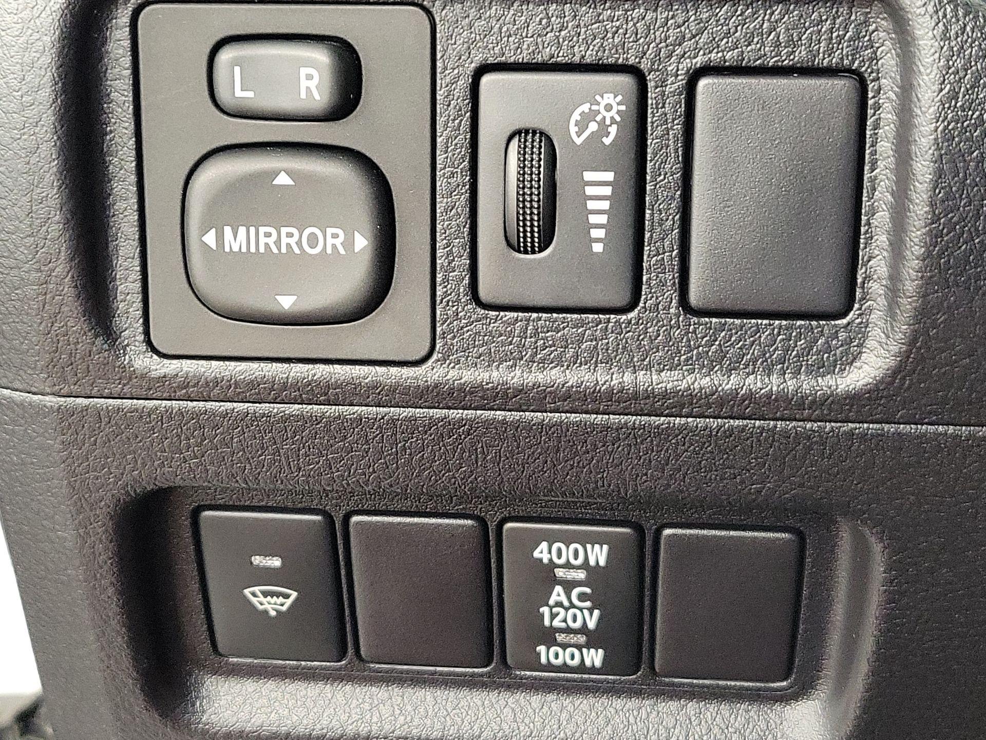 Thumbnail: 2016 Toyota 4Runner - 13