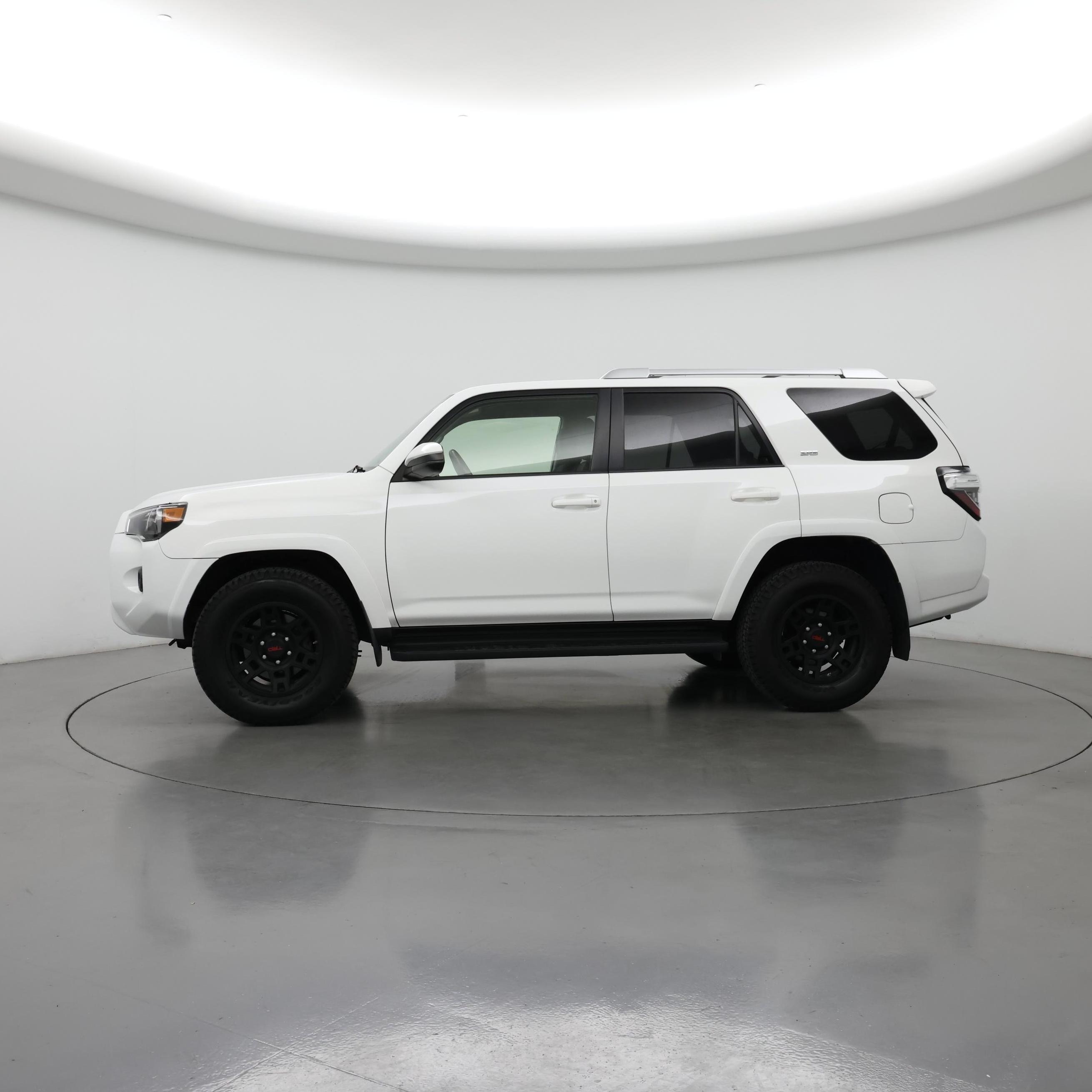 Thumbnail: 2016 Toyota 4Runner - 3