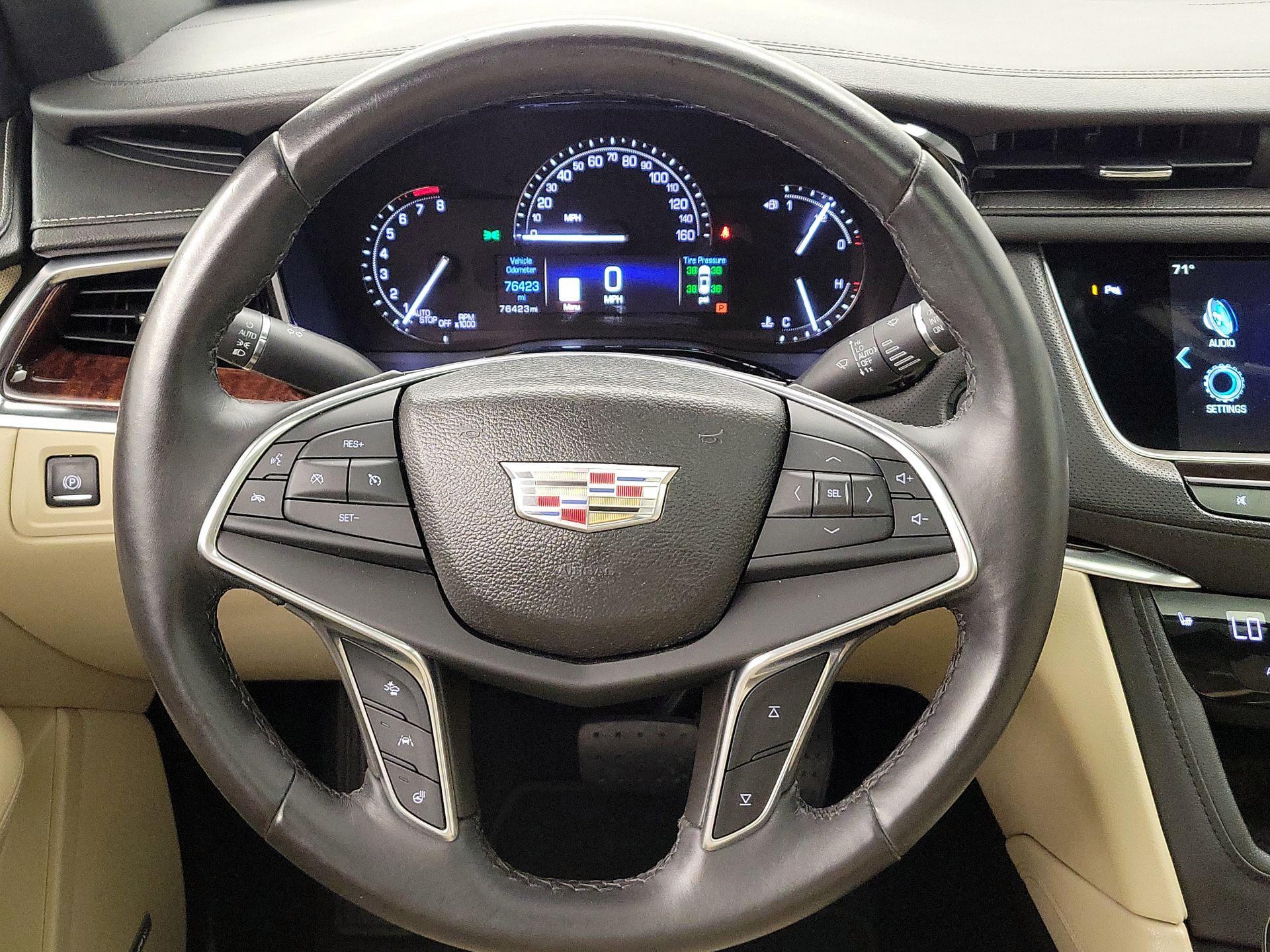 Thumbnail: 2017 Cadillac XT5 - 10