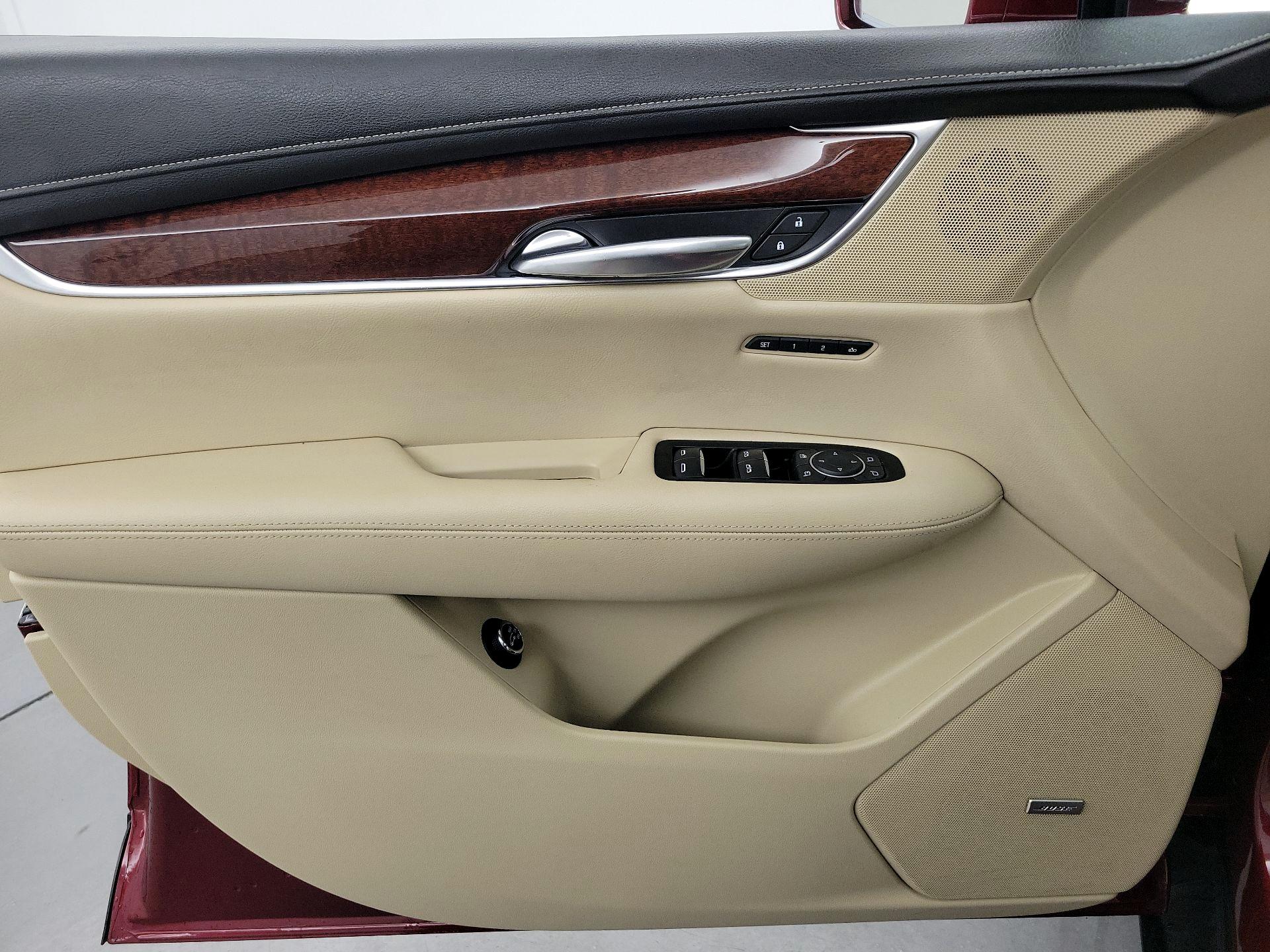 Thumbnail: 2017 Cadillac XT5 - 12