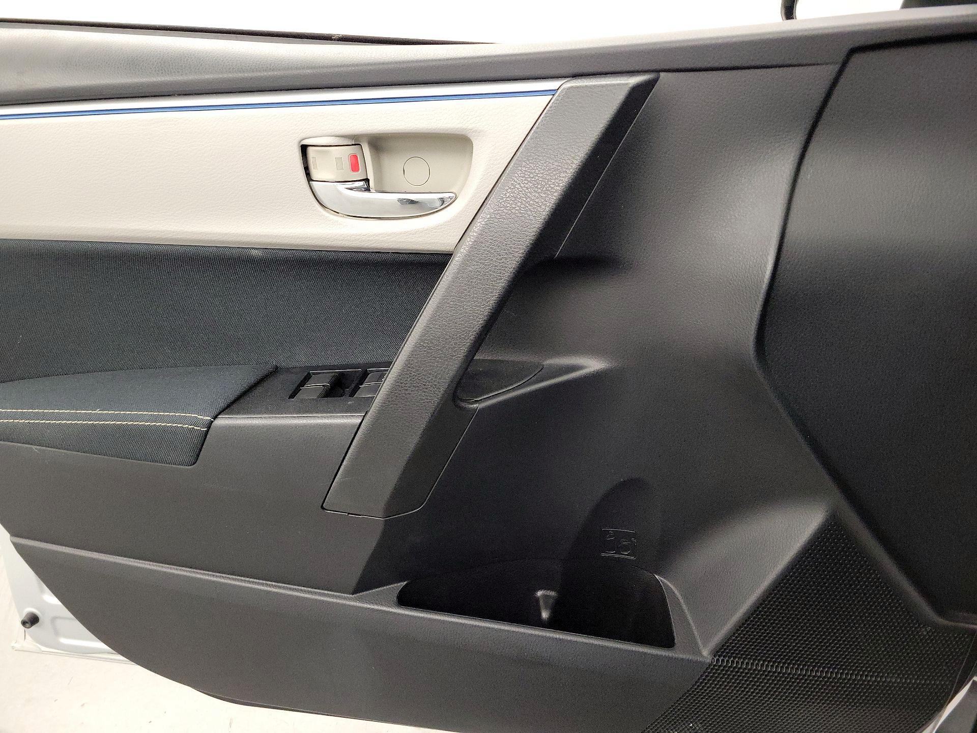 Thumbnail: 2014 Toyota Corolla - 12