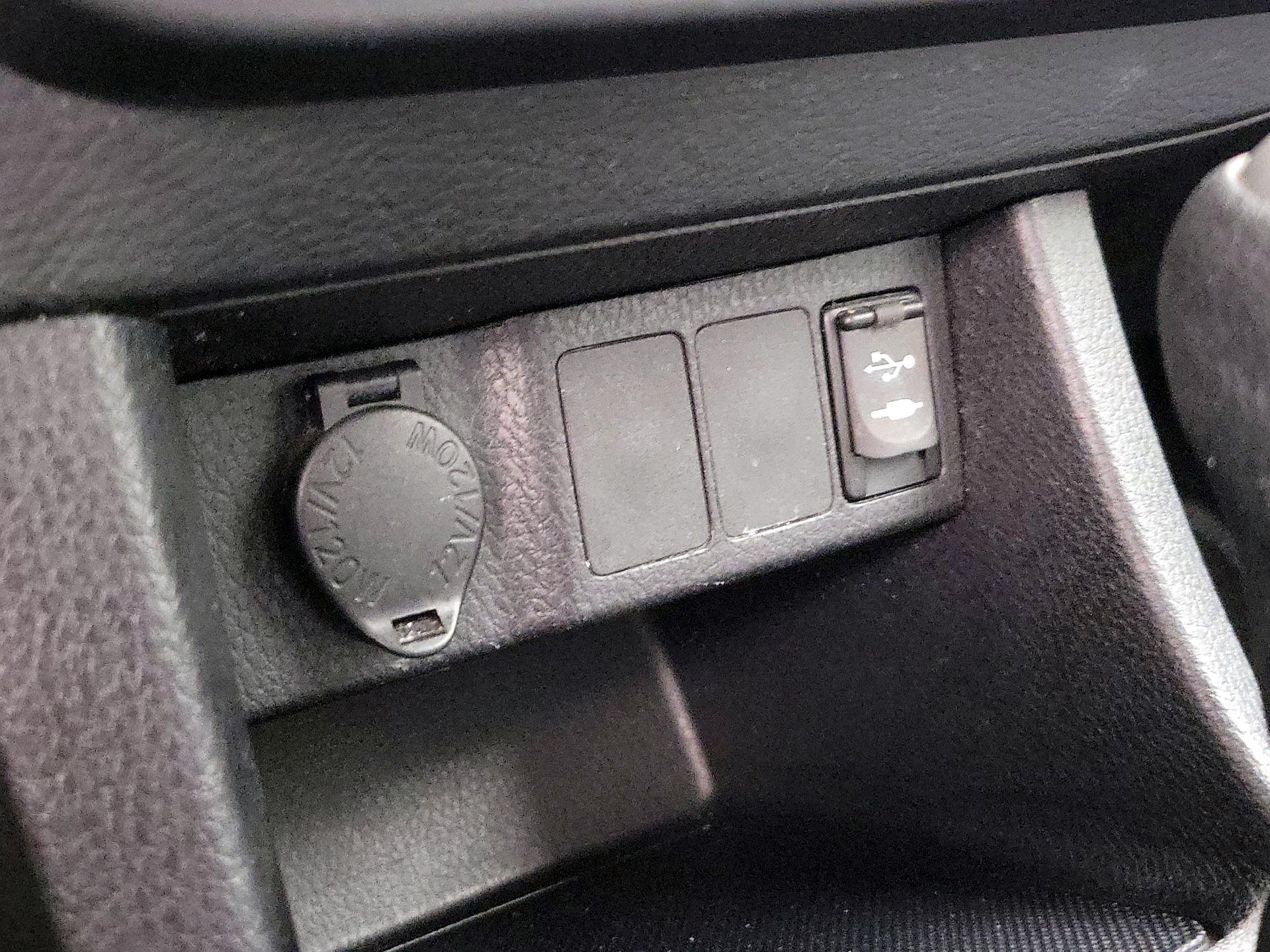 Thumbnail: 2014 Toyota Corolla - 18