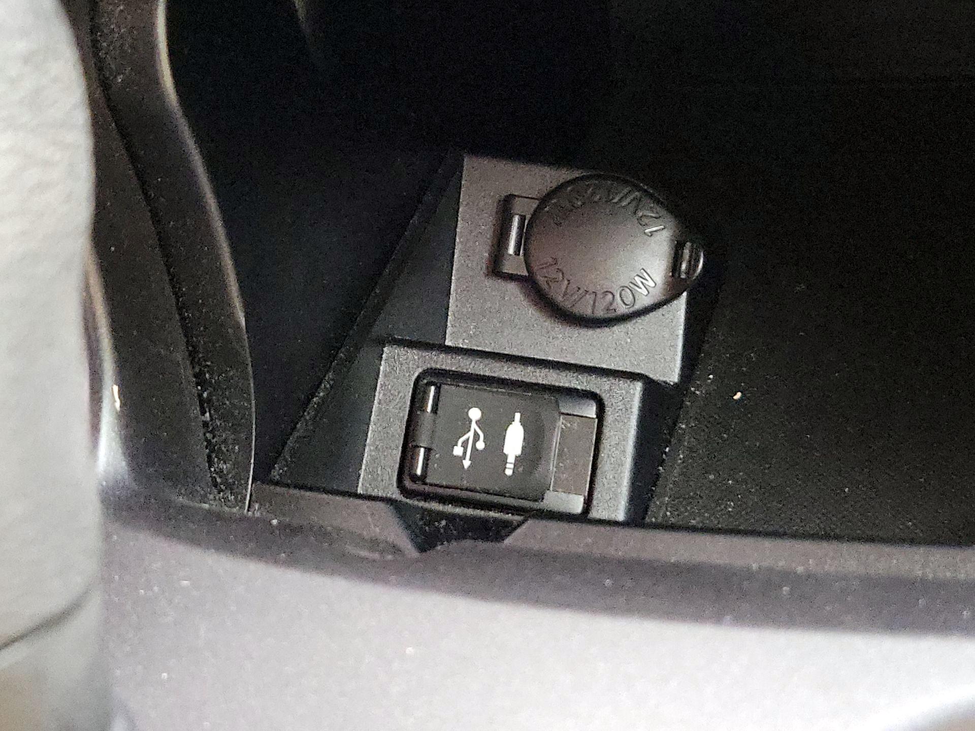 Thumbnail: 2015 Toyota Camry - 17