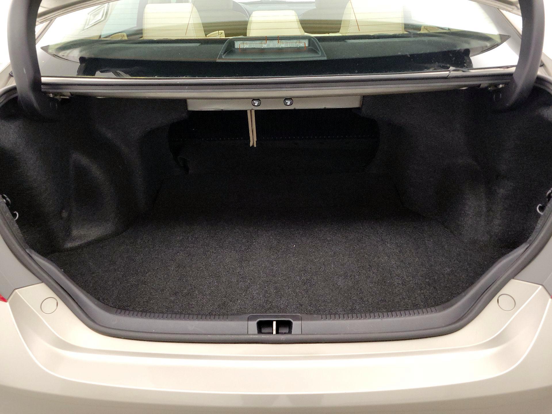 Thumbnail: 2015 Toyota Camry - 19