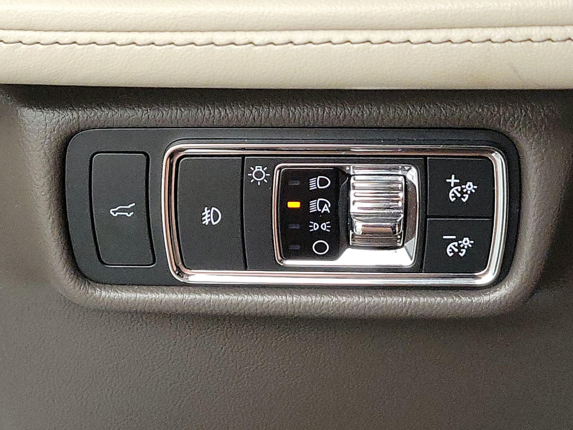 Thumbnail: 2020 Lincoln Aviator - 13