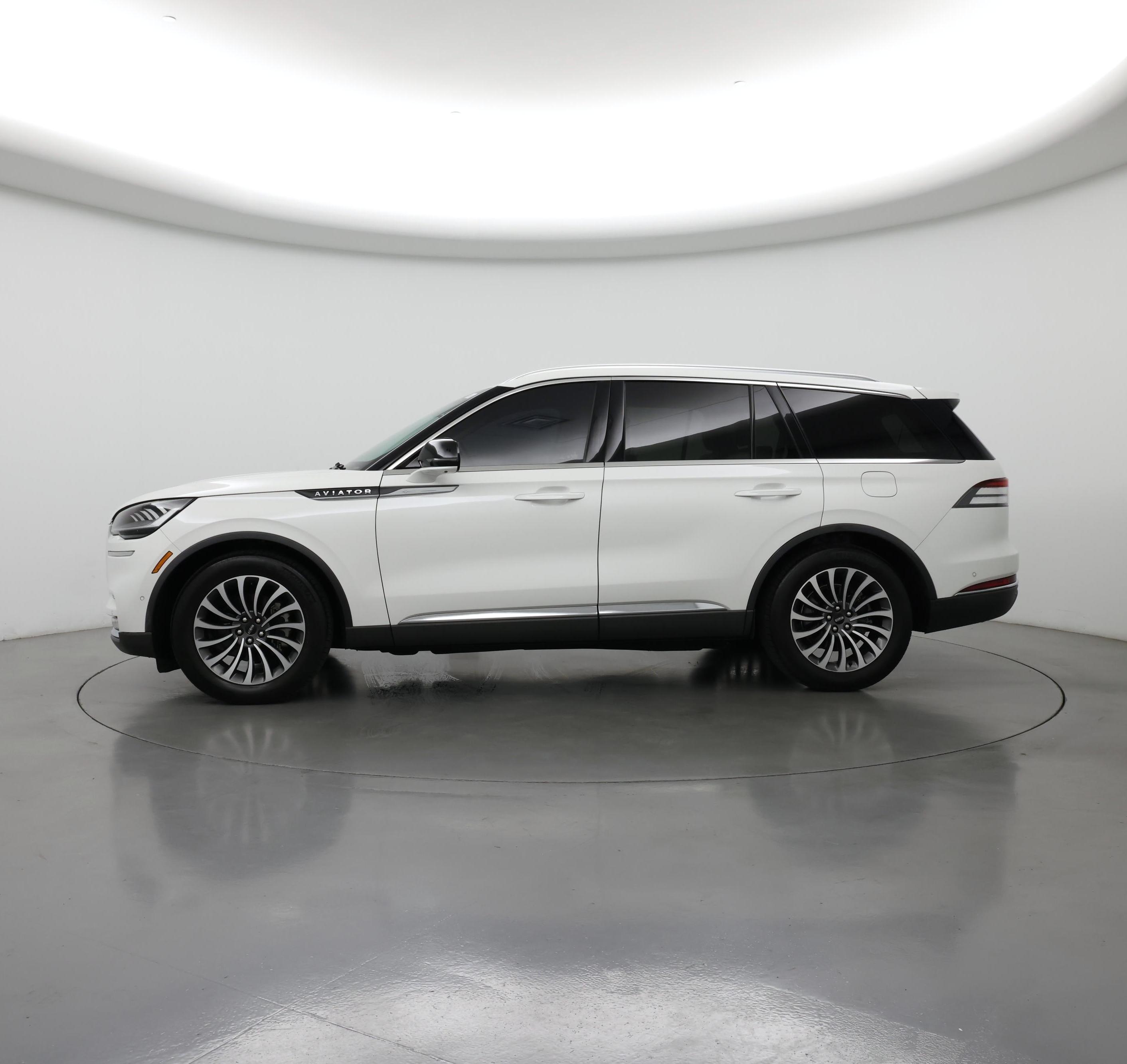 Thumbnail: 2020 Lincoln Aviator - 3