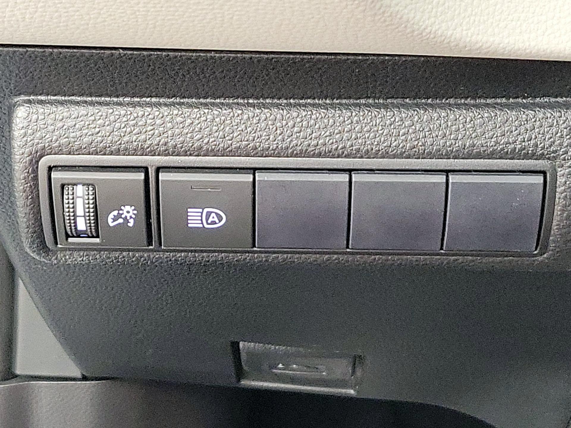 Thumbnail: 2020 Toyota Corolla - 13