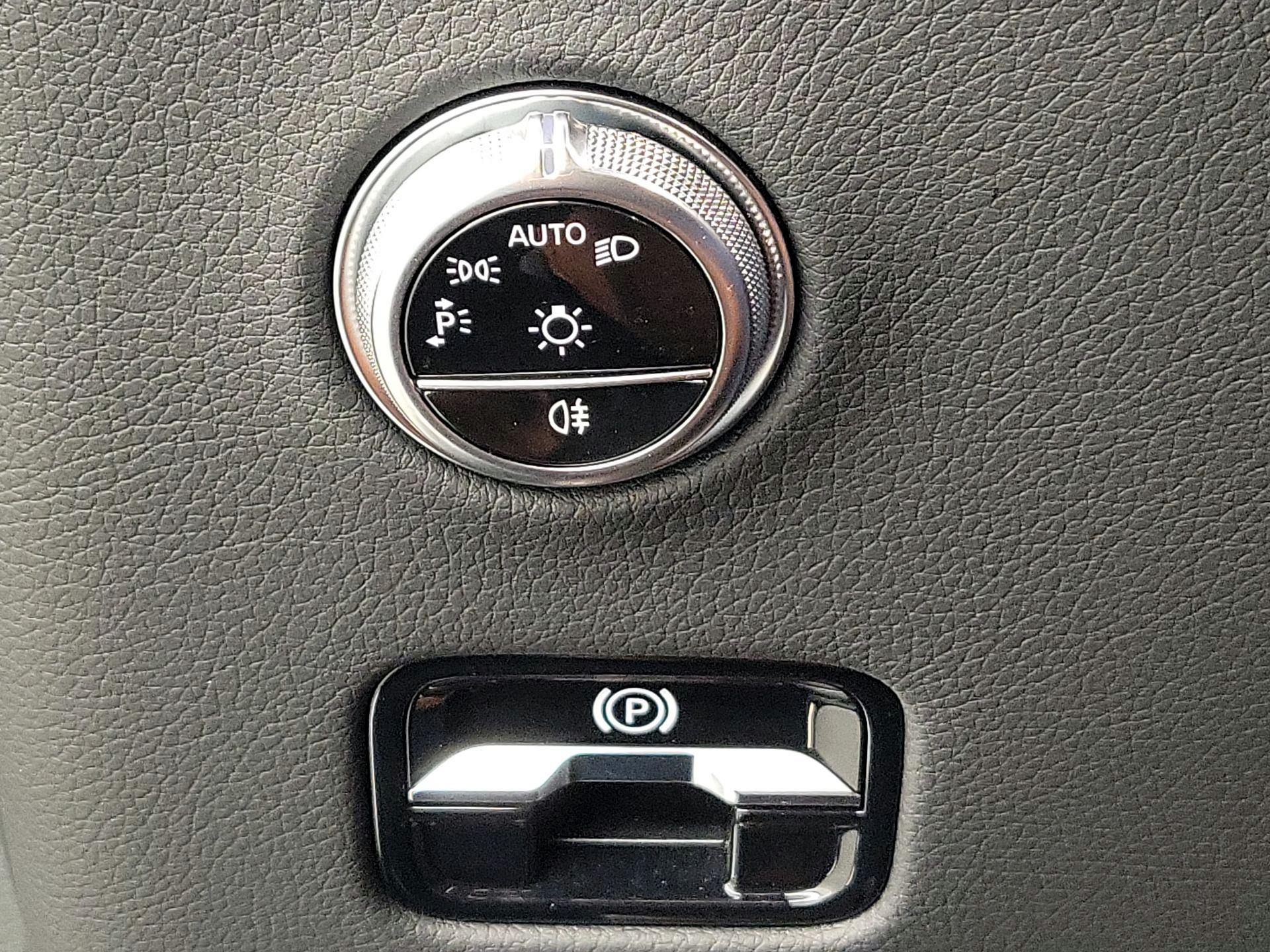 Thumbnail: 2023 Mercedes-Benz GLC - 13