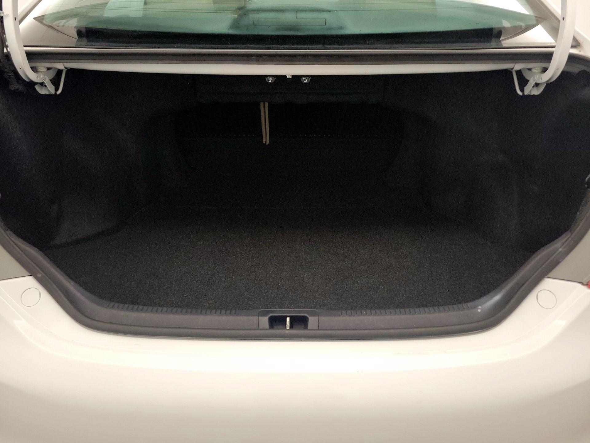 Thumbnail: 2014 Toyota Camry - 18