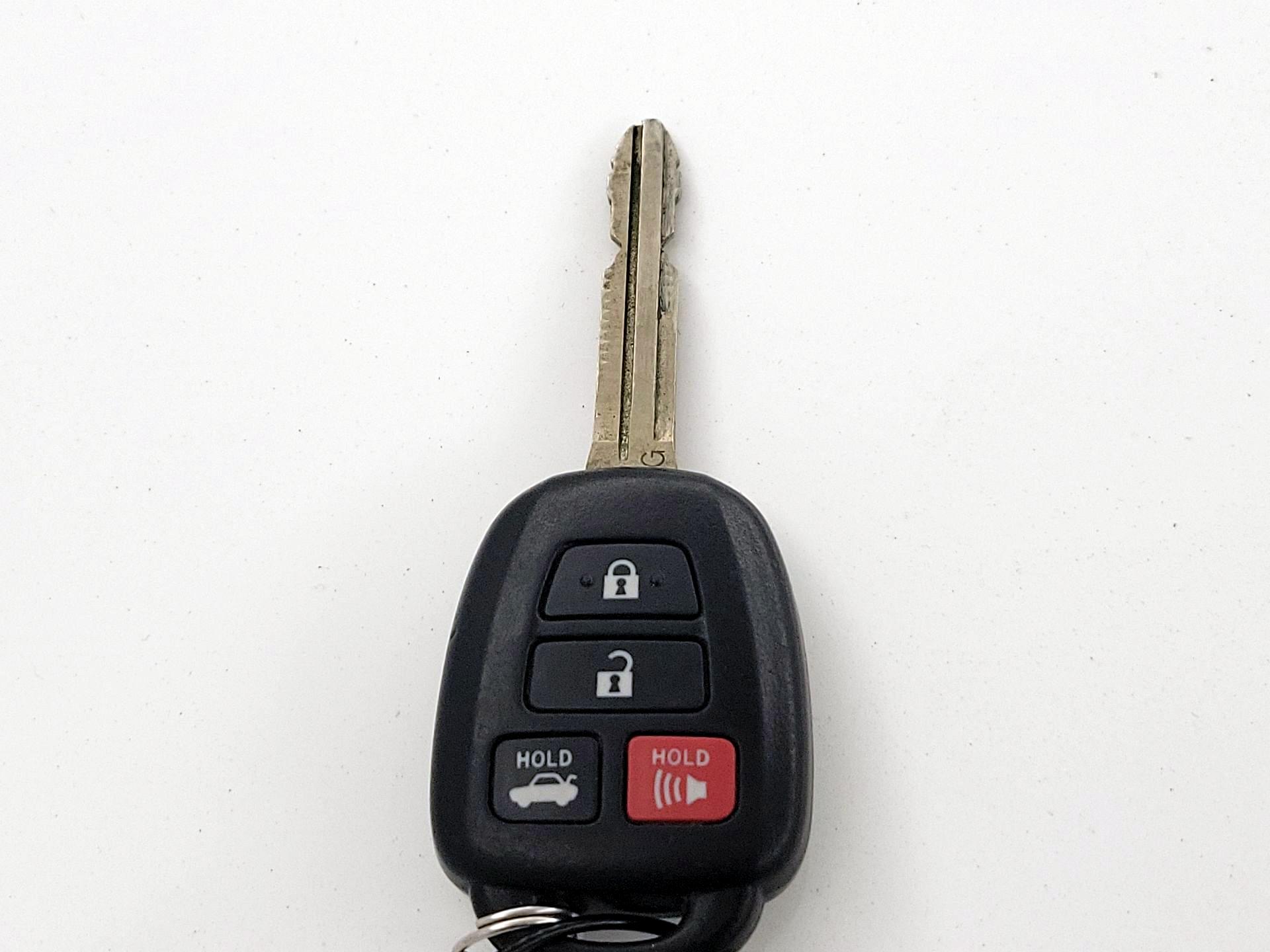 Thumbnail: 2014 Toyota Camry - 20