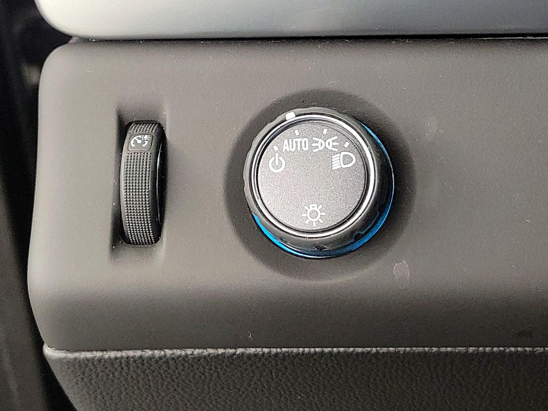 Thumbnail: 2018 Chevrolet Tahoe - 13