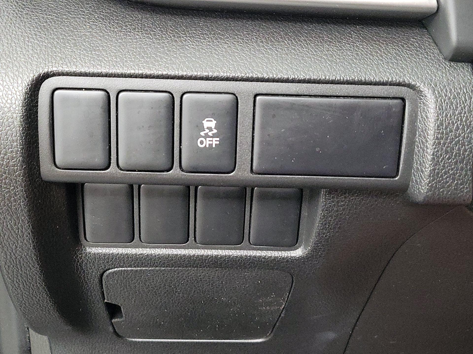 Thumbnail: 2018 Mitsubishi Eclipse Cross - 13