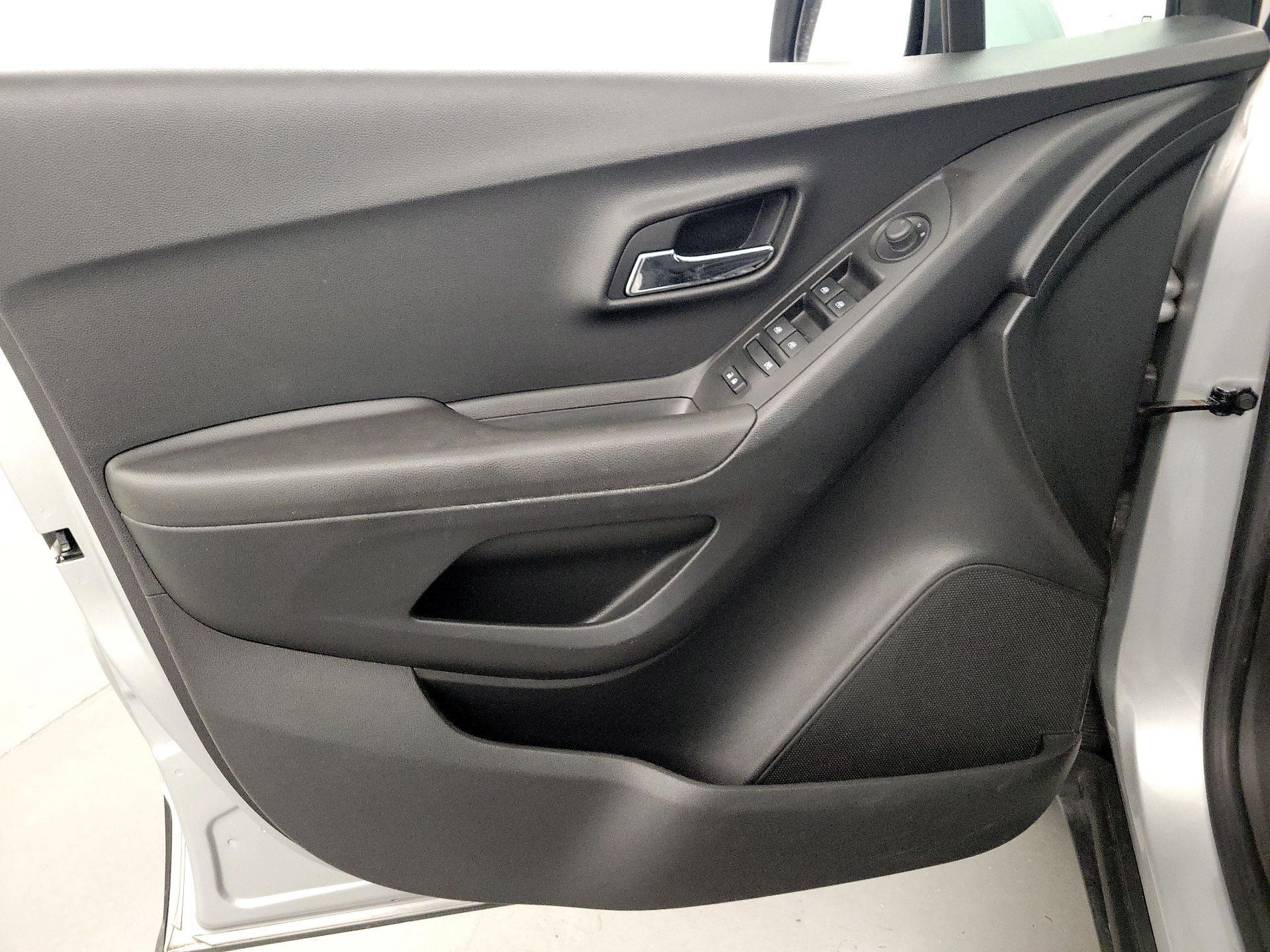 Thumbnail: 2019 Chevrolet Trax - 12