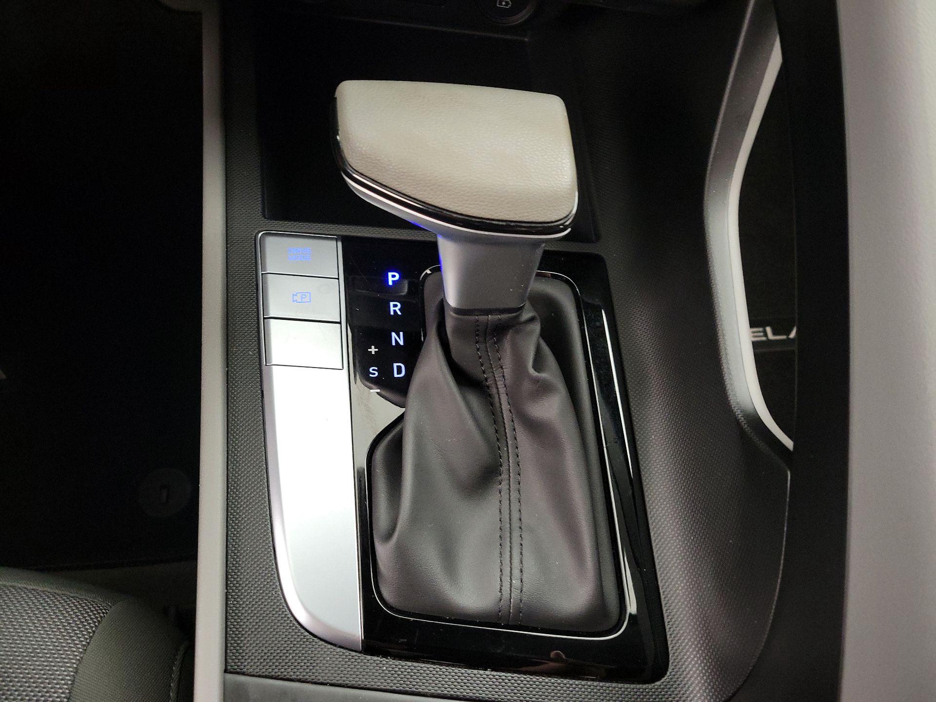 Thumbnail: 2023 Hyundai Elantra - 17