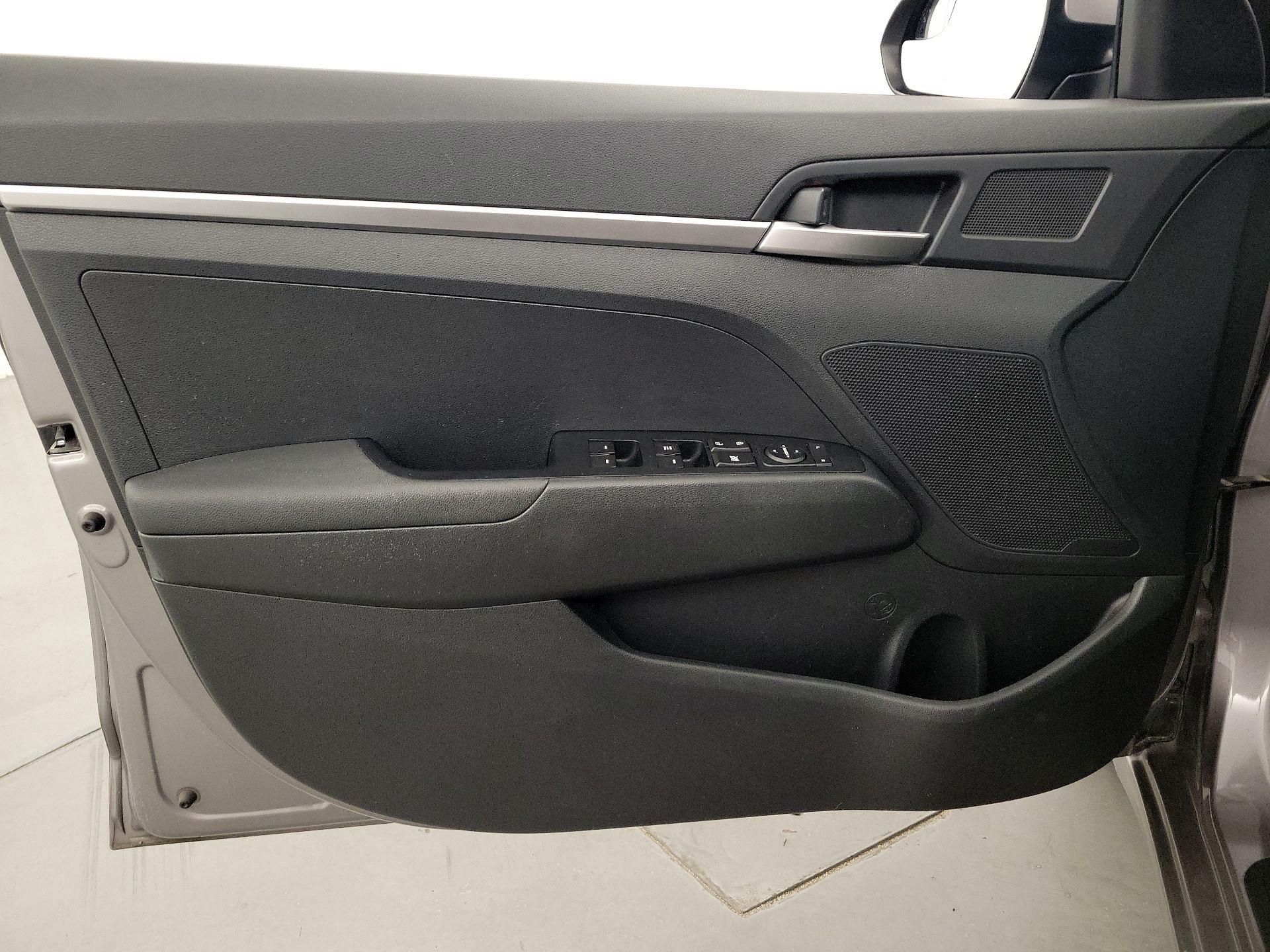 Thumbnail: 2020 Hyundai Elantra - 12