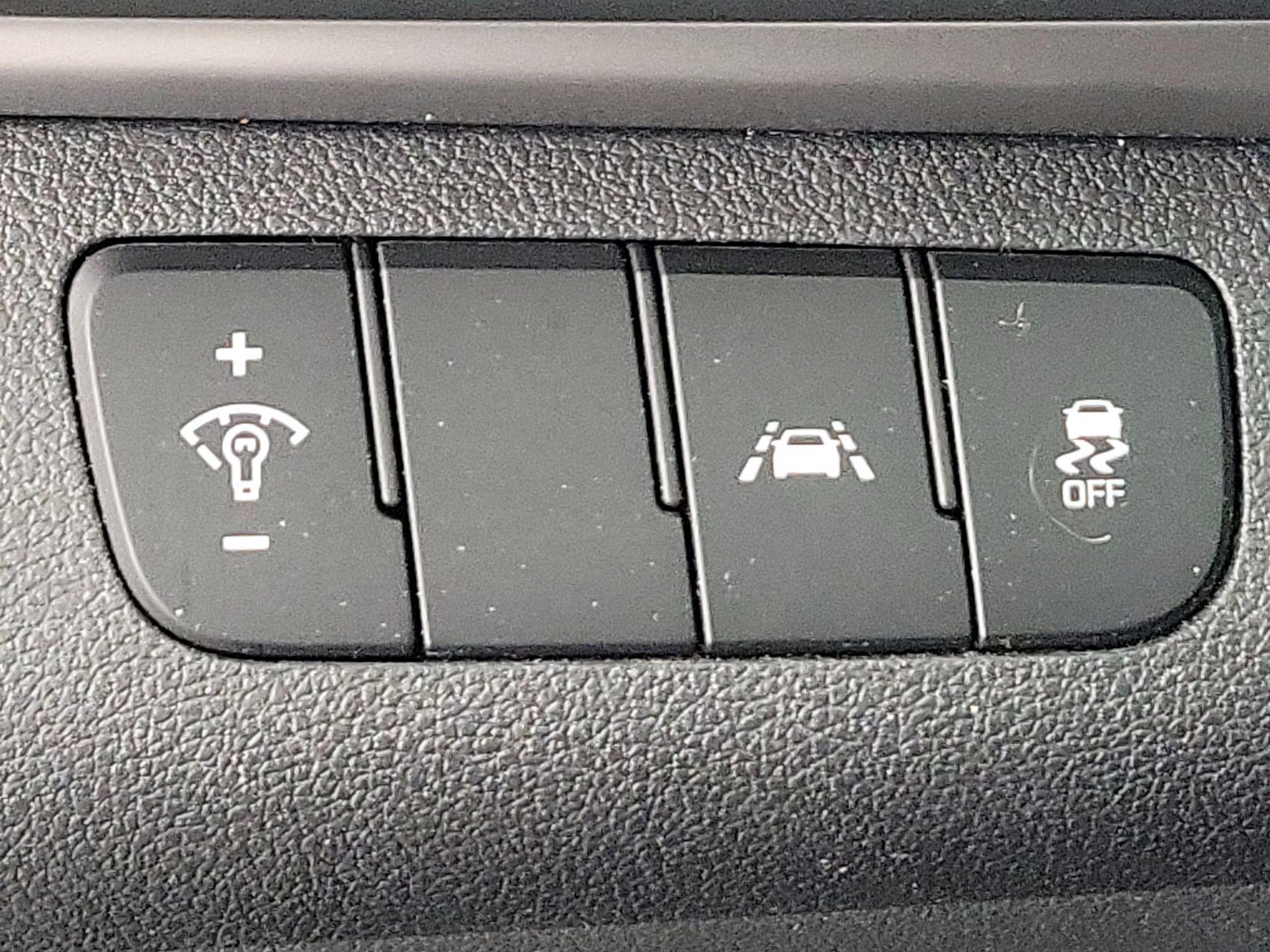 Thumbnail: 2020 Hyundai Elantra - 13