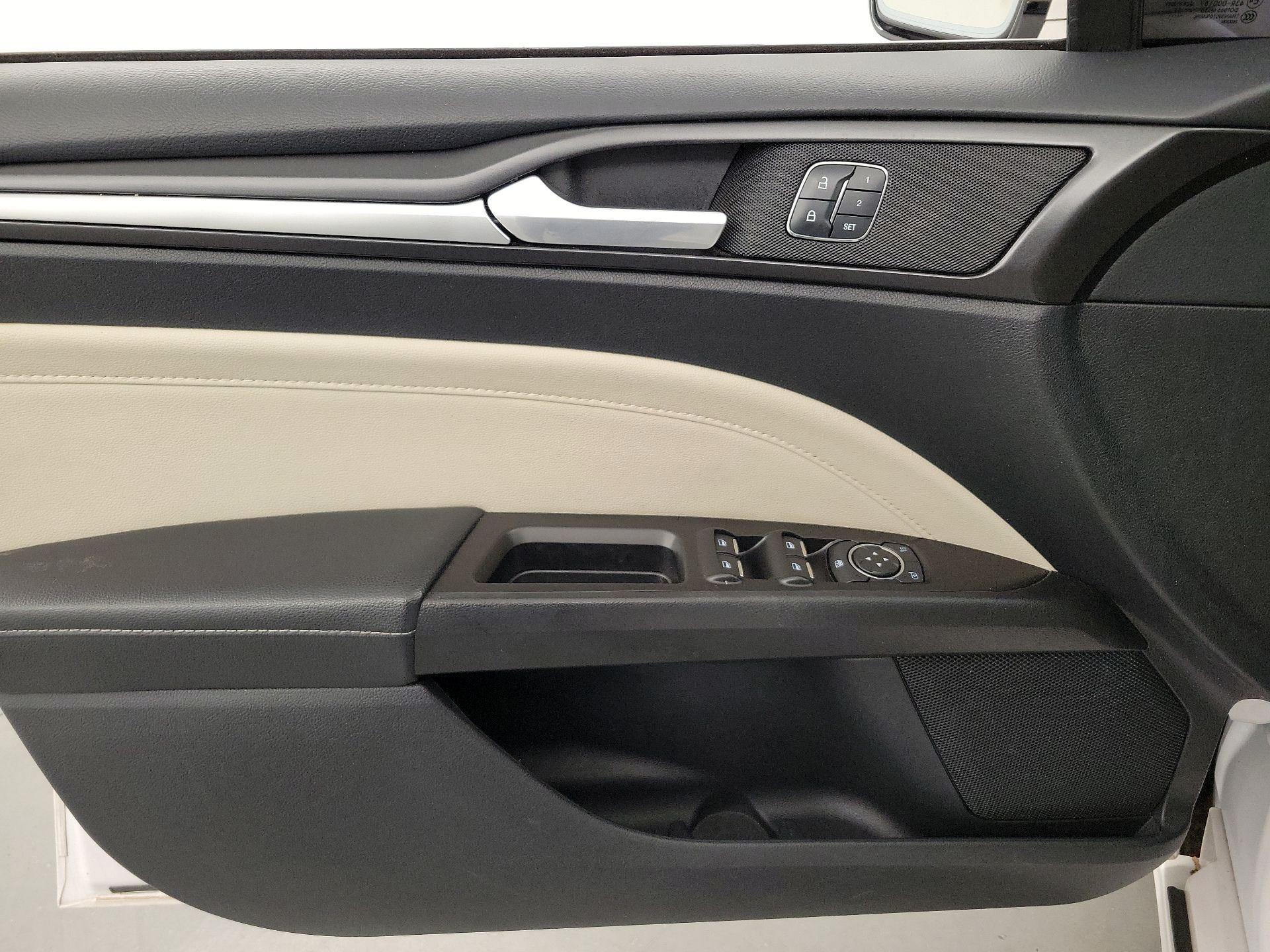 Thumbnail: 2017 Ford Fusion - 12