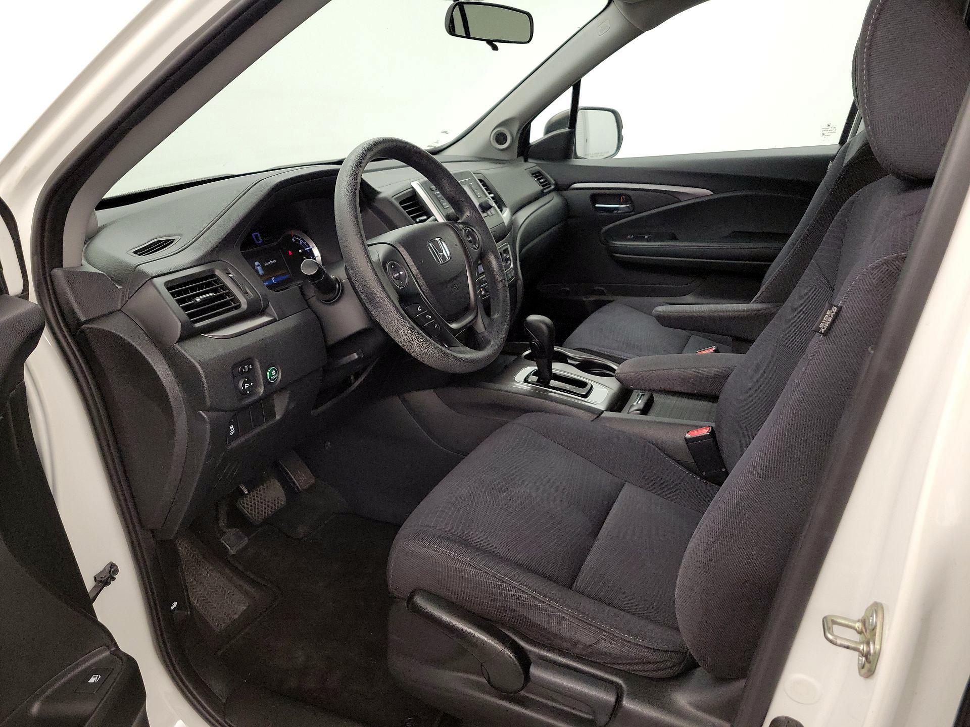 Thumbnail: 2017 Honda Pilot - 11