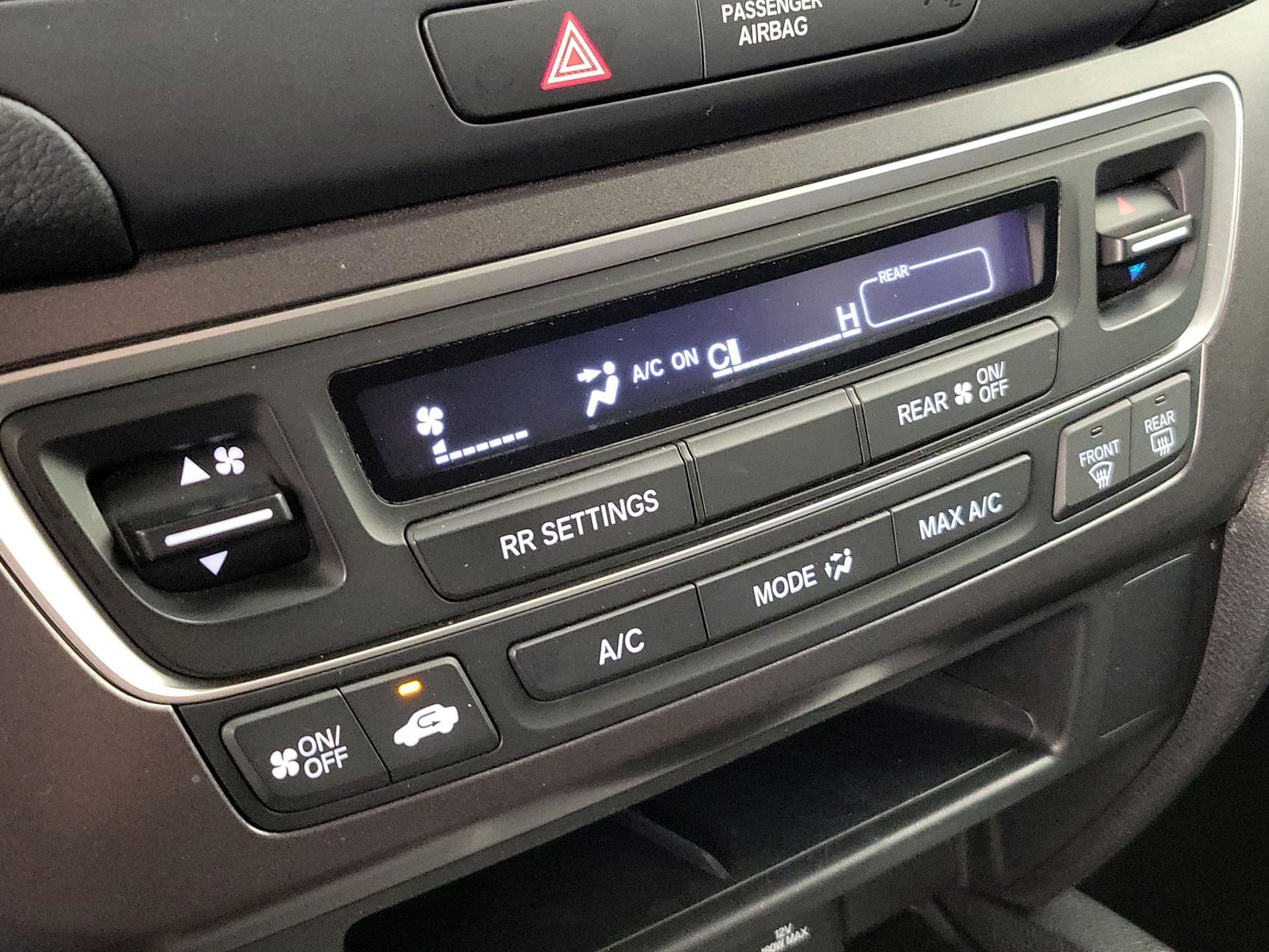 Thumbnail: 2017 Honda Pilot - 16