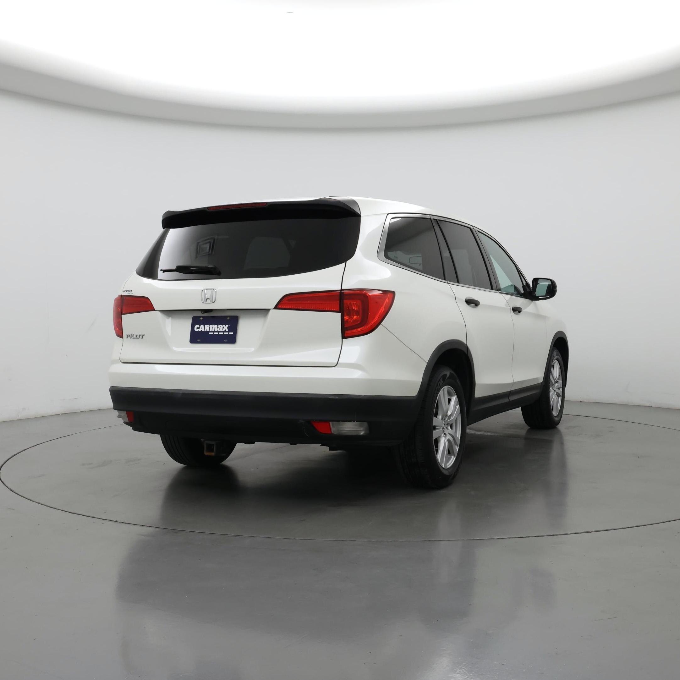 Thumbnail: 2017 Honda Pilot - 8