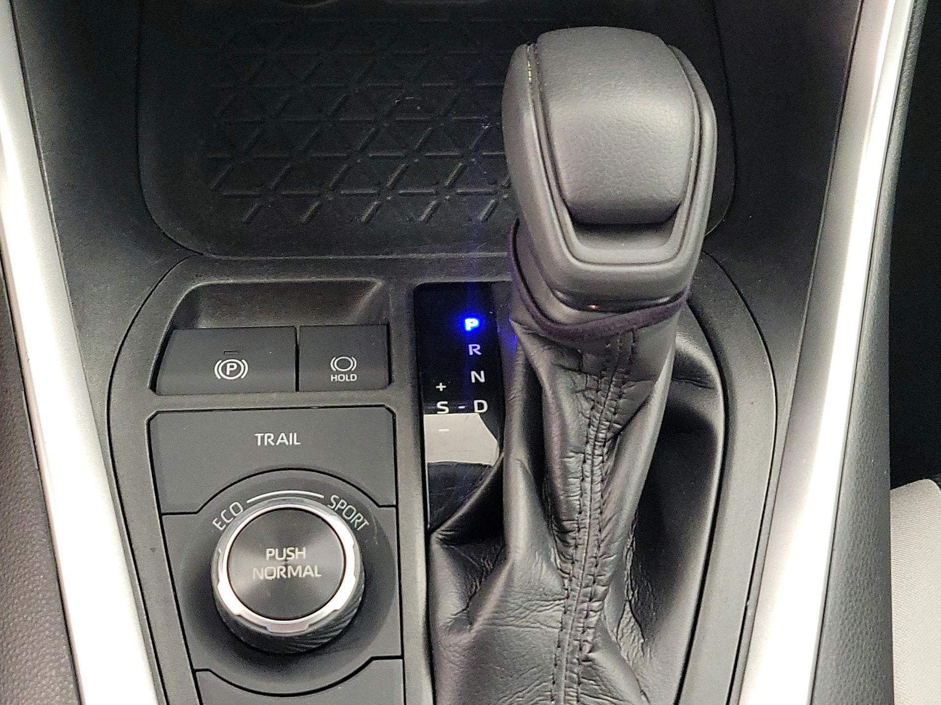 Thumbnail: 2020 Toyota RAV4 - 17